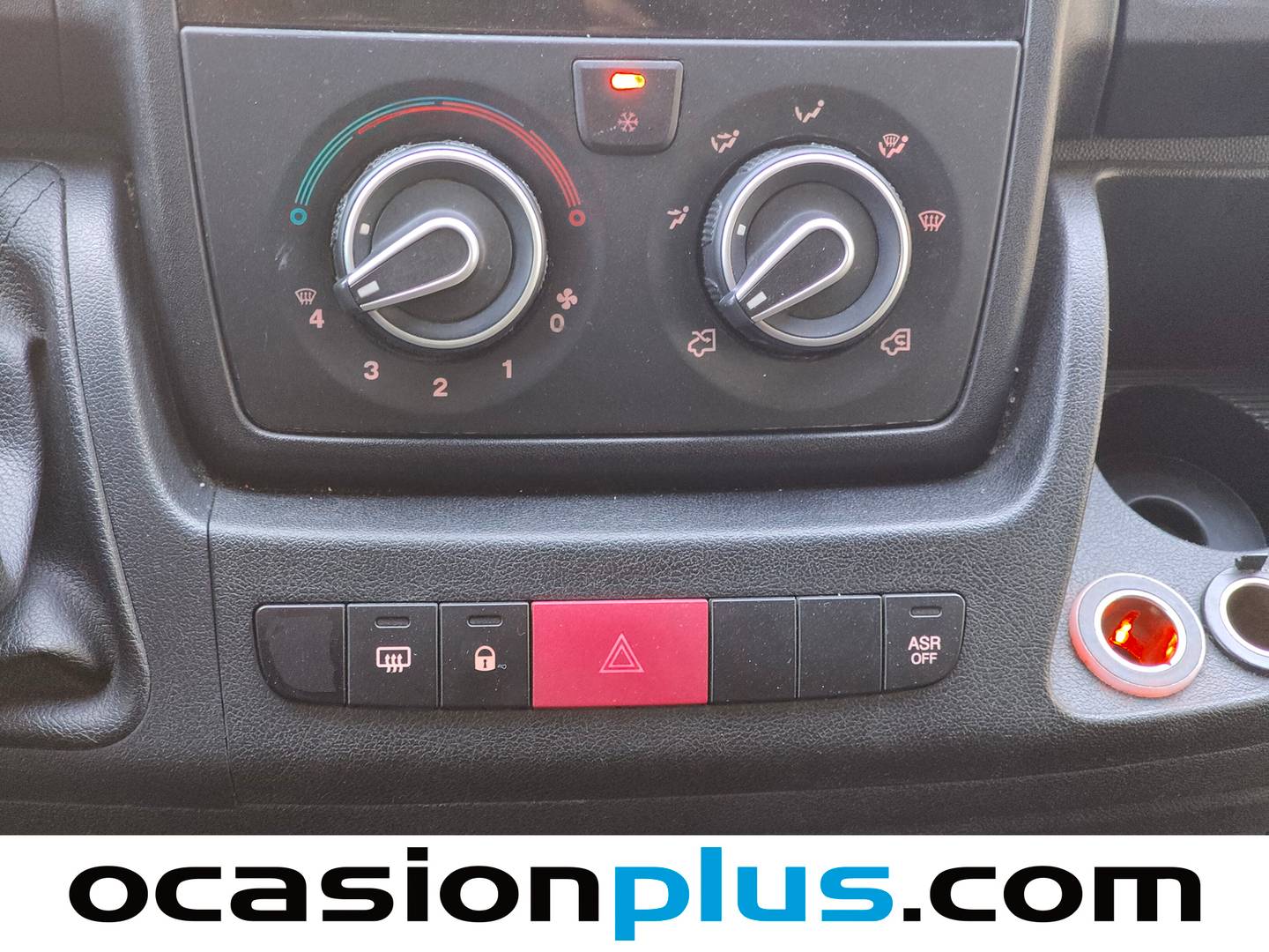 Equipamiento del Citroën Jumper Citroën Jumper Furgon BlueHDi 110 35 L2H2 (110 CV)