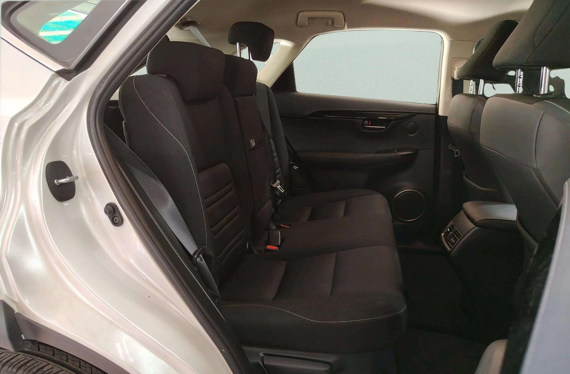 Lexus NX 300h Business Navigation 2WD - foto 17