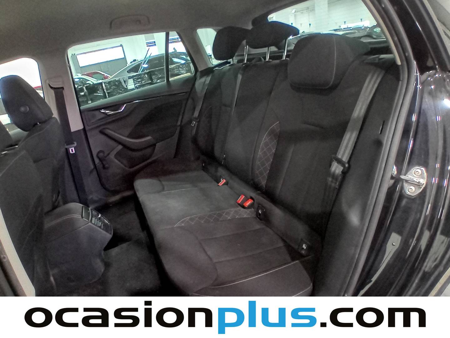 Foto asientos traseros Skoda Kamiq Skoda Kamiq 1.0 TSI Emotion (110 CV)