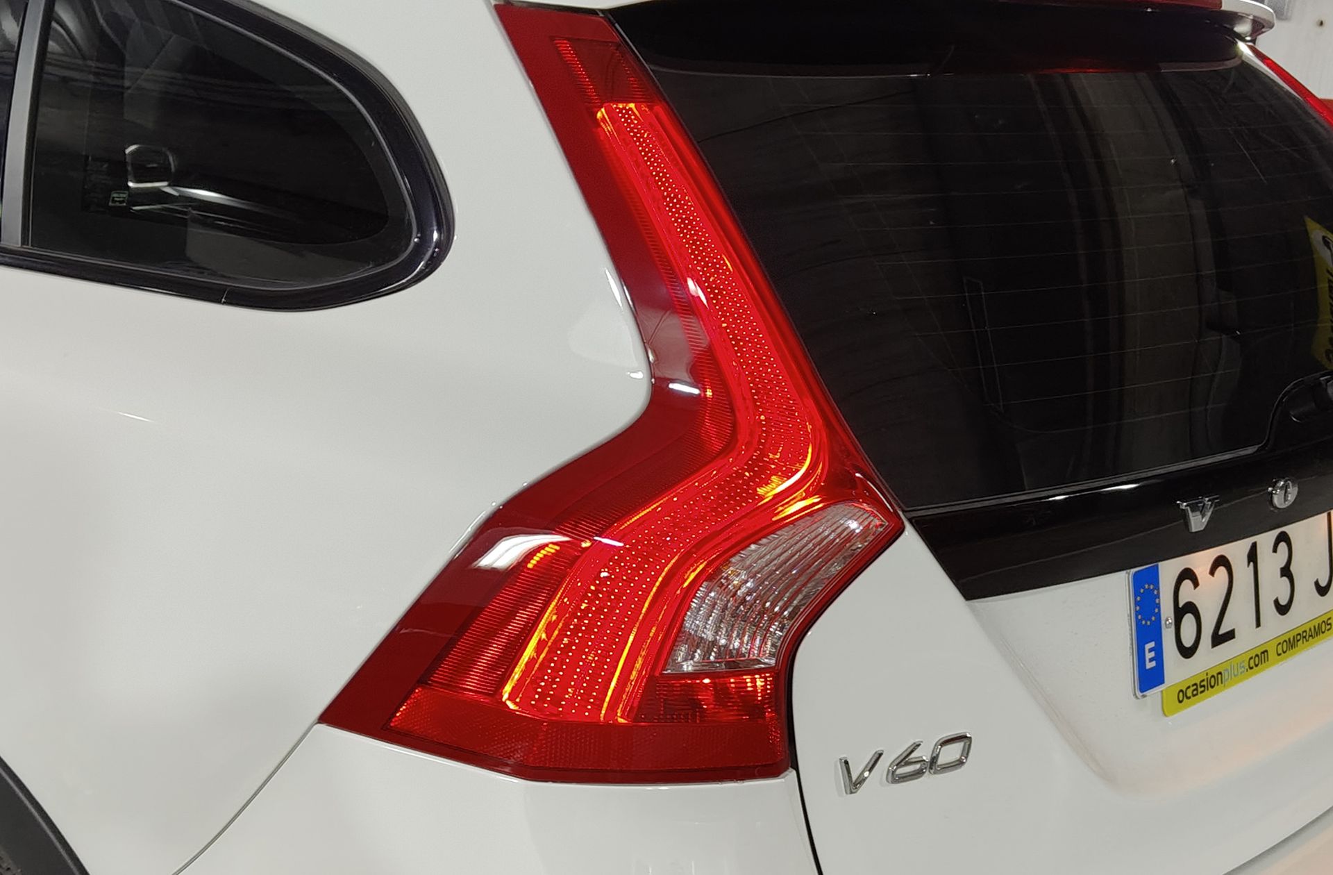 Volvo V60 Cross Country D3 Kinetic - foto 18