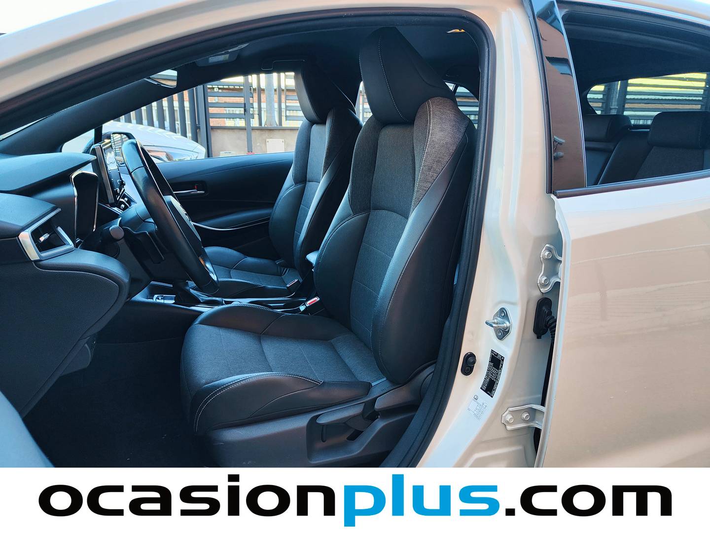 Foto asientos delanteros Toyota Corolla Toyota Corolla 2.0 180H Style E-CVT (180 CV)