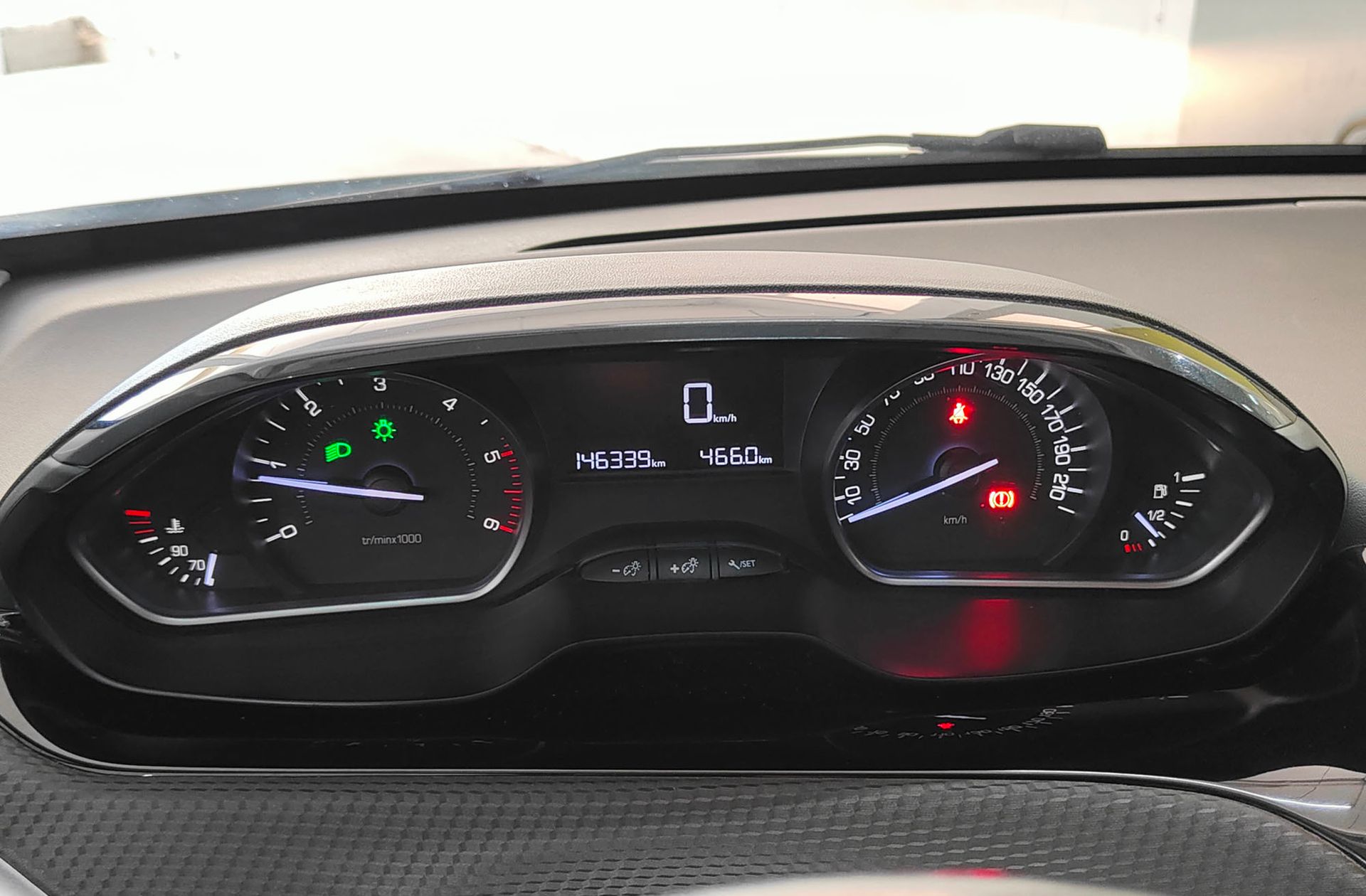 Peugeot 208 1.6 BlueHDi Style - foto 19