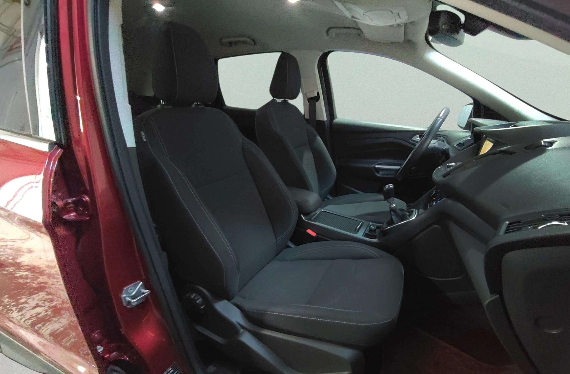 Ford Kuga 2.0 TDCi Trend+ 4x2 - foto 19