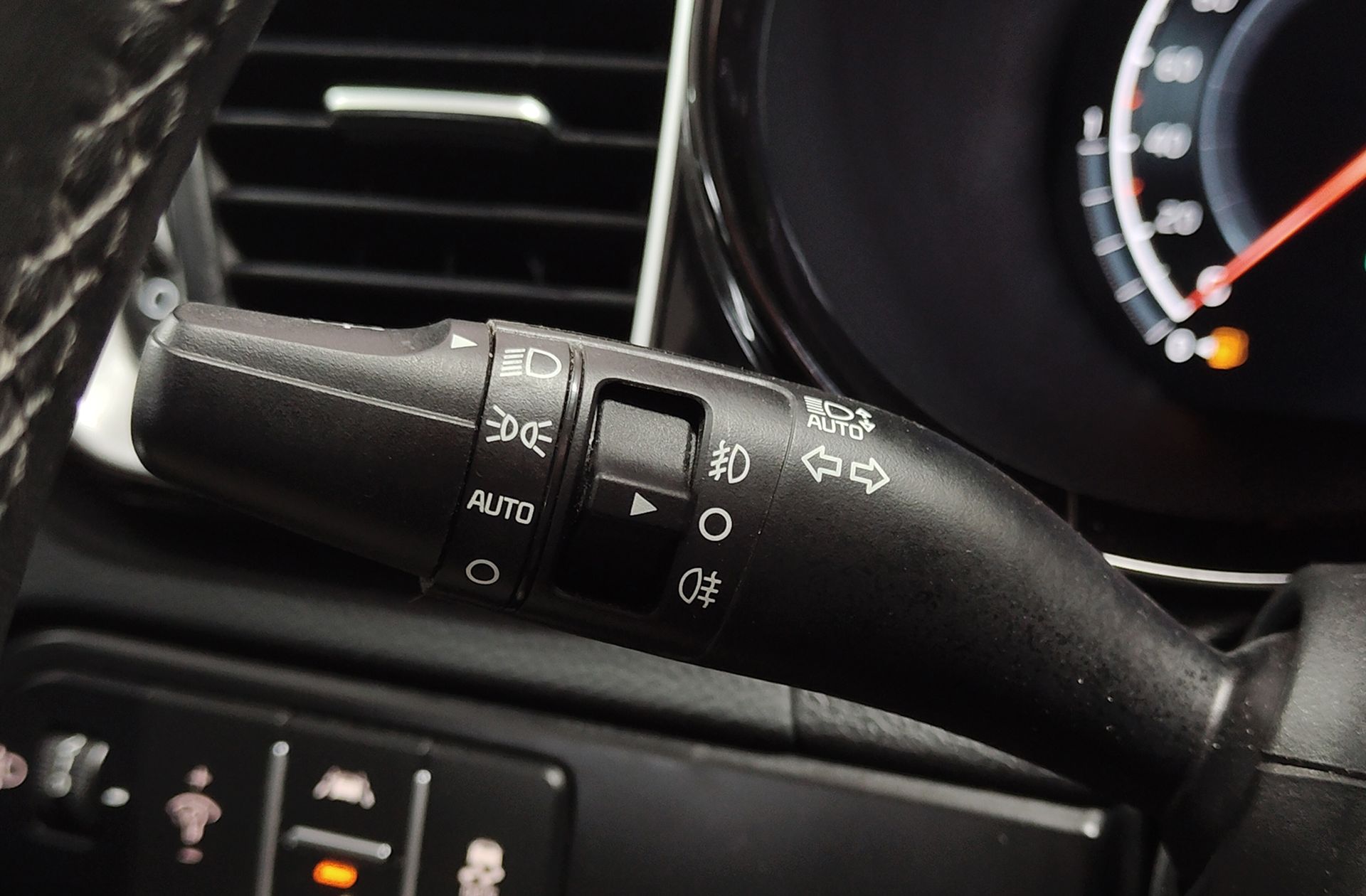 Kia XCeed 1.5 MHEV iMT Emotion - foto 28