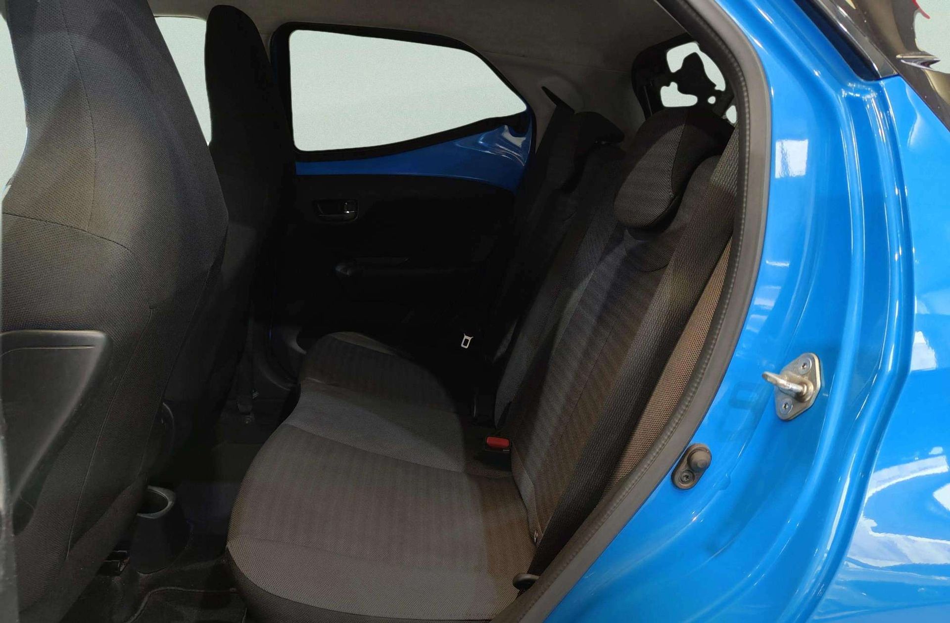 Toyota Aygo 1.0 70 x-play - foto 17