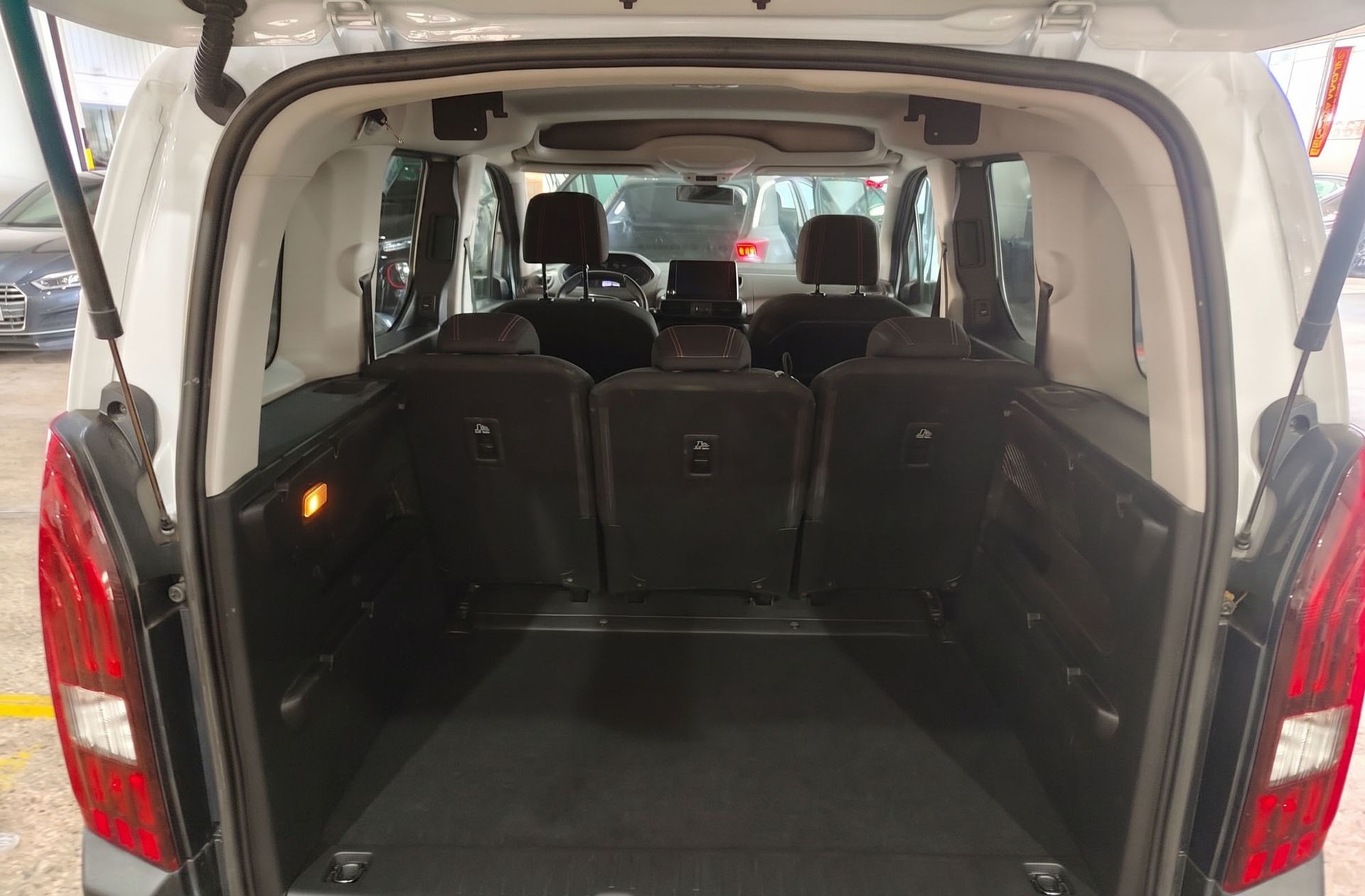 Peugeot Rifter BlueHDi 130 GT Business Standard EAT8 - foto 14