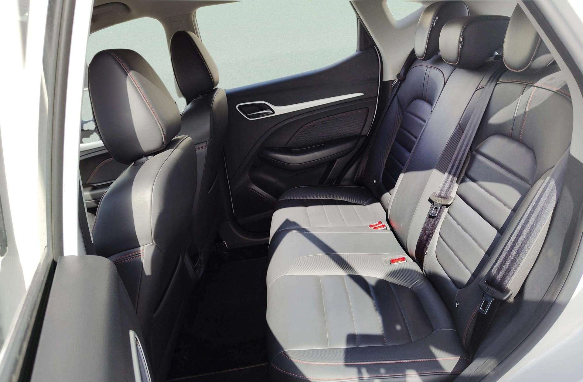 MG ZS 1.5 Luxury - foto 13