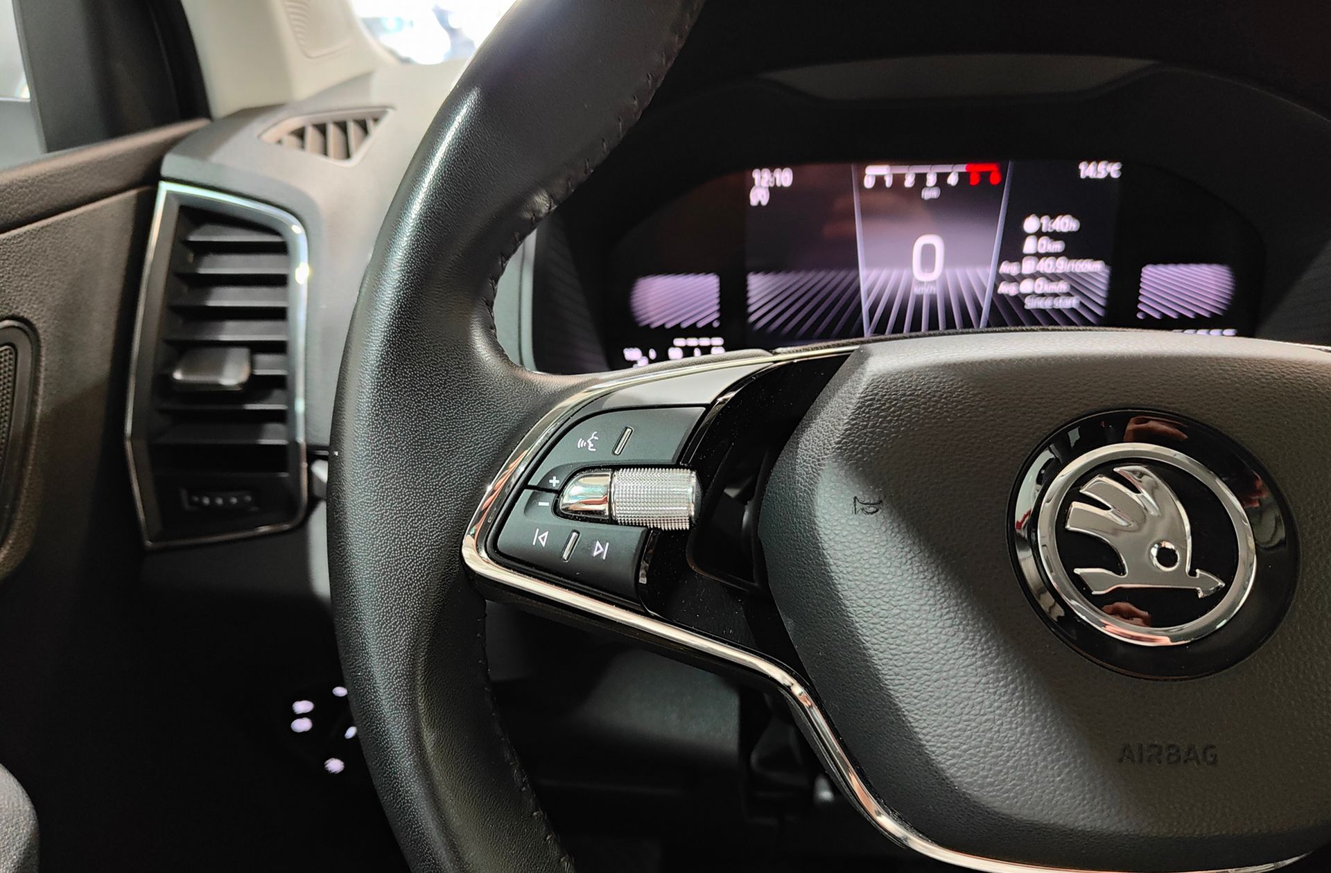 Škoda Karoq 2.0 TDI Selection - foto 25