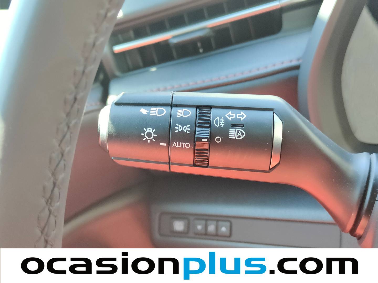 Acabados Lexus LBX Lexus LBX 1.5 HEV Emotion+  (136 CV)