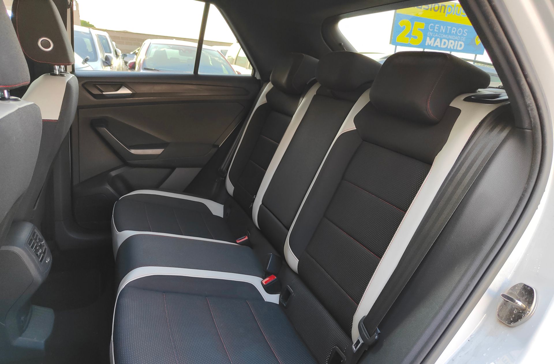 Volkswagen T-Roc Sport 2.0 TDI 4Motion DSG - foto 12