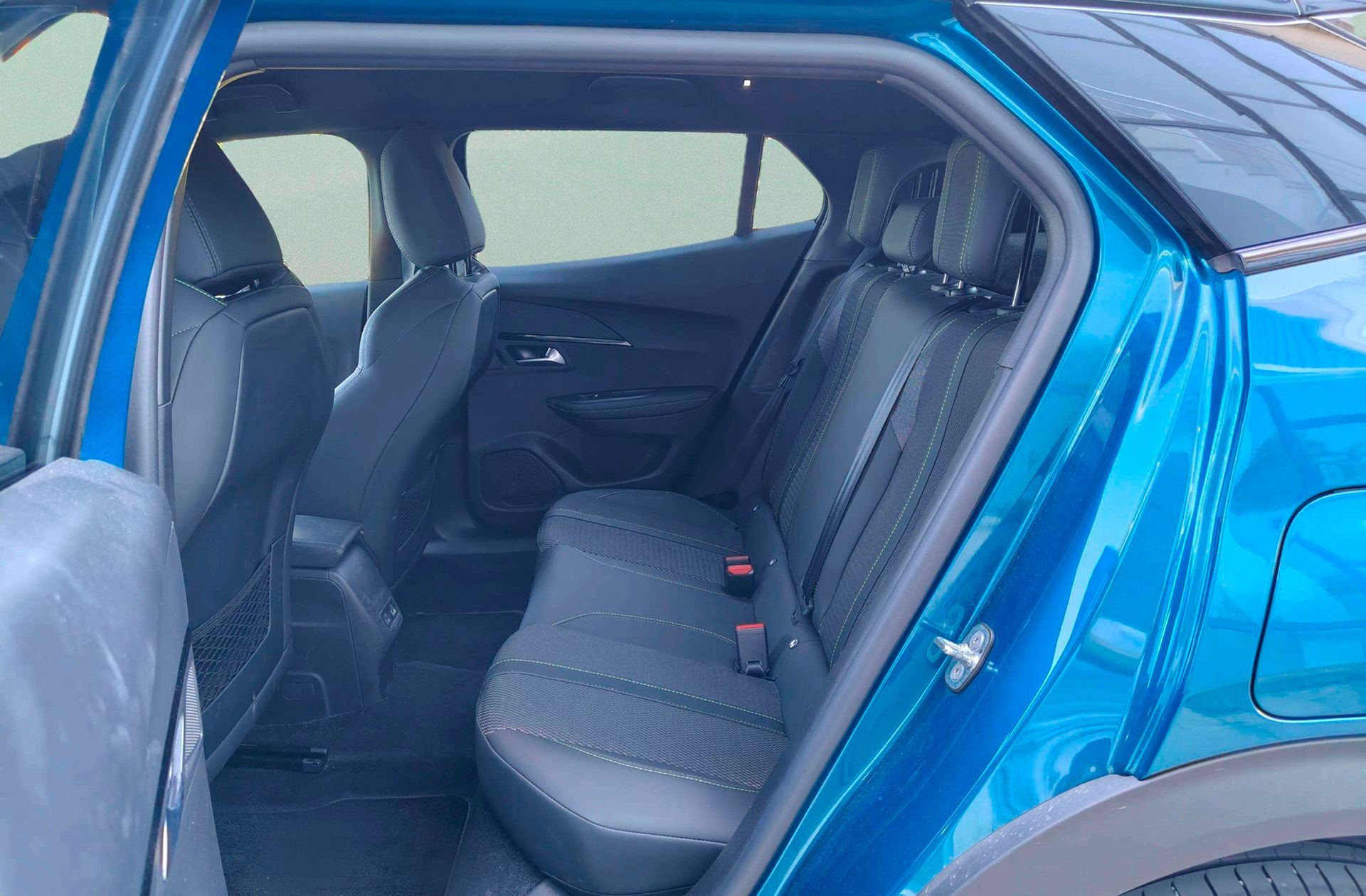 Peugeot 2008 GT Hybrid eDCS6 - foto 13