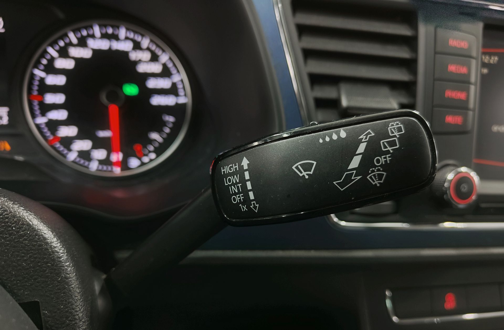 SEAT León 1.6 TDI Style Connect Plus DSG - foto 28