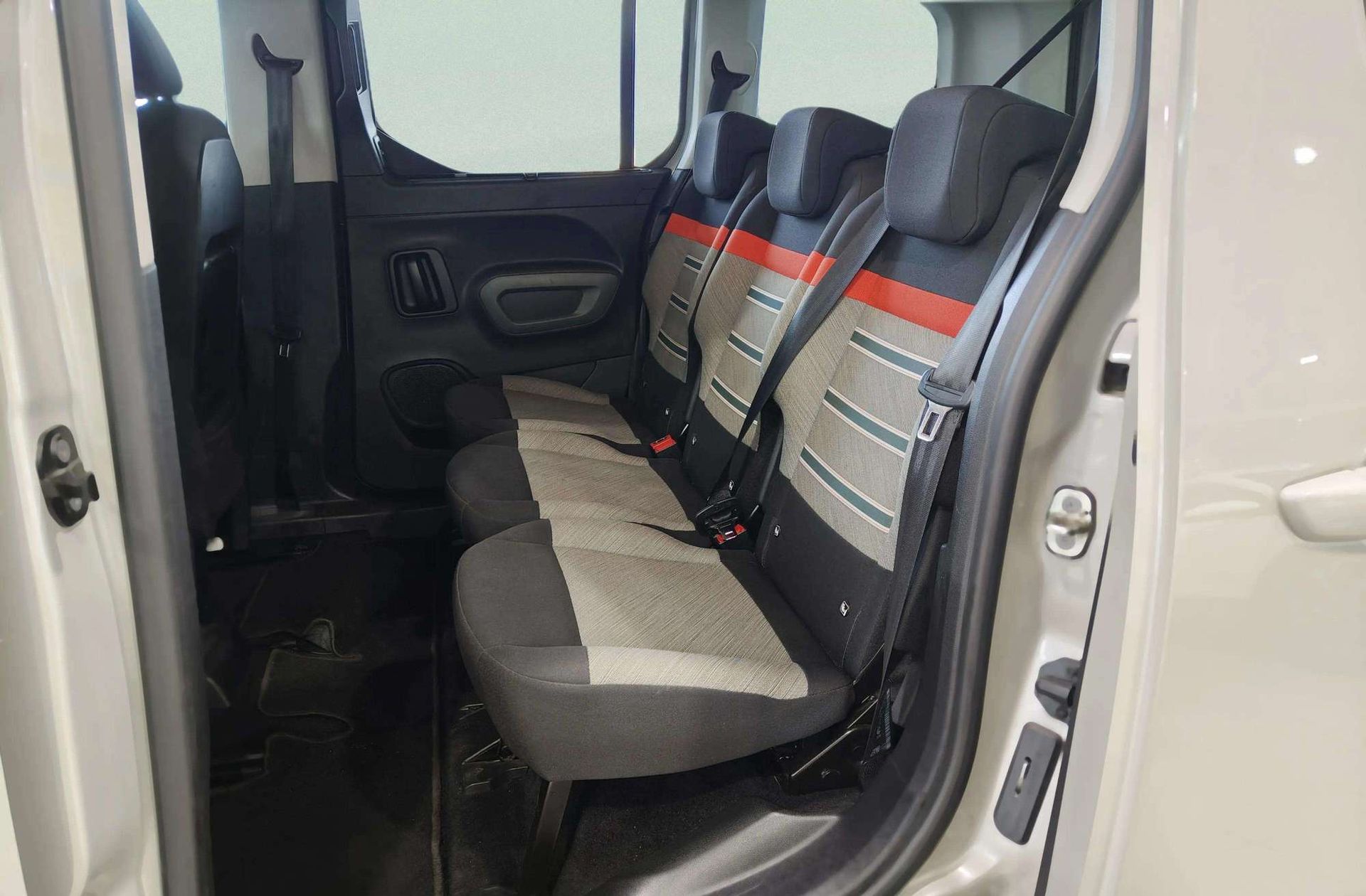 Citroën Berlingo BlueHDi 130 Talla M Shine EAT8 - foto 13