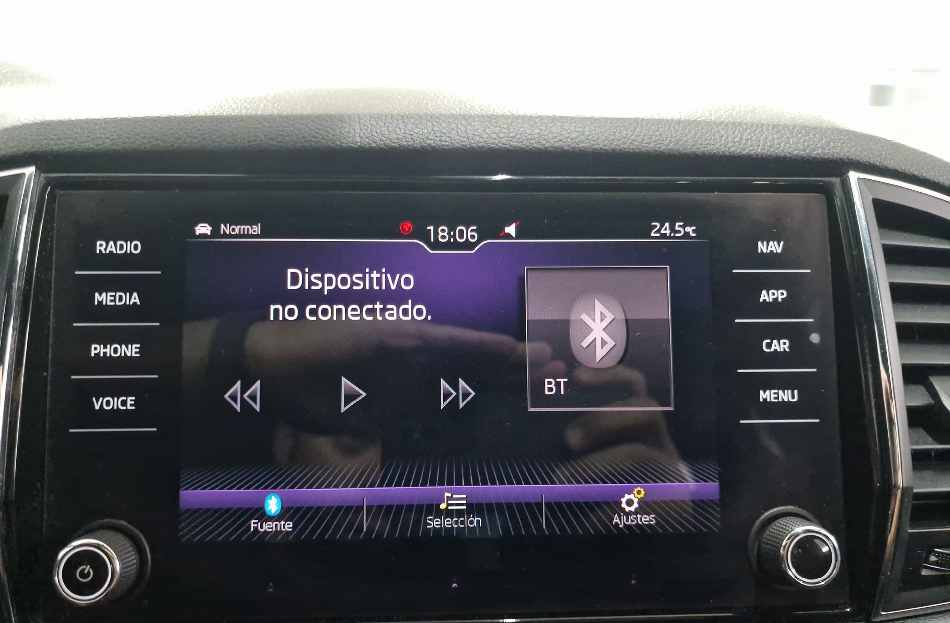 Škoda Karoq 1.5 TSI ACT Sportline DSG - foto 33