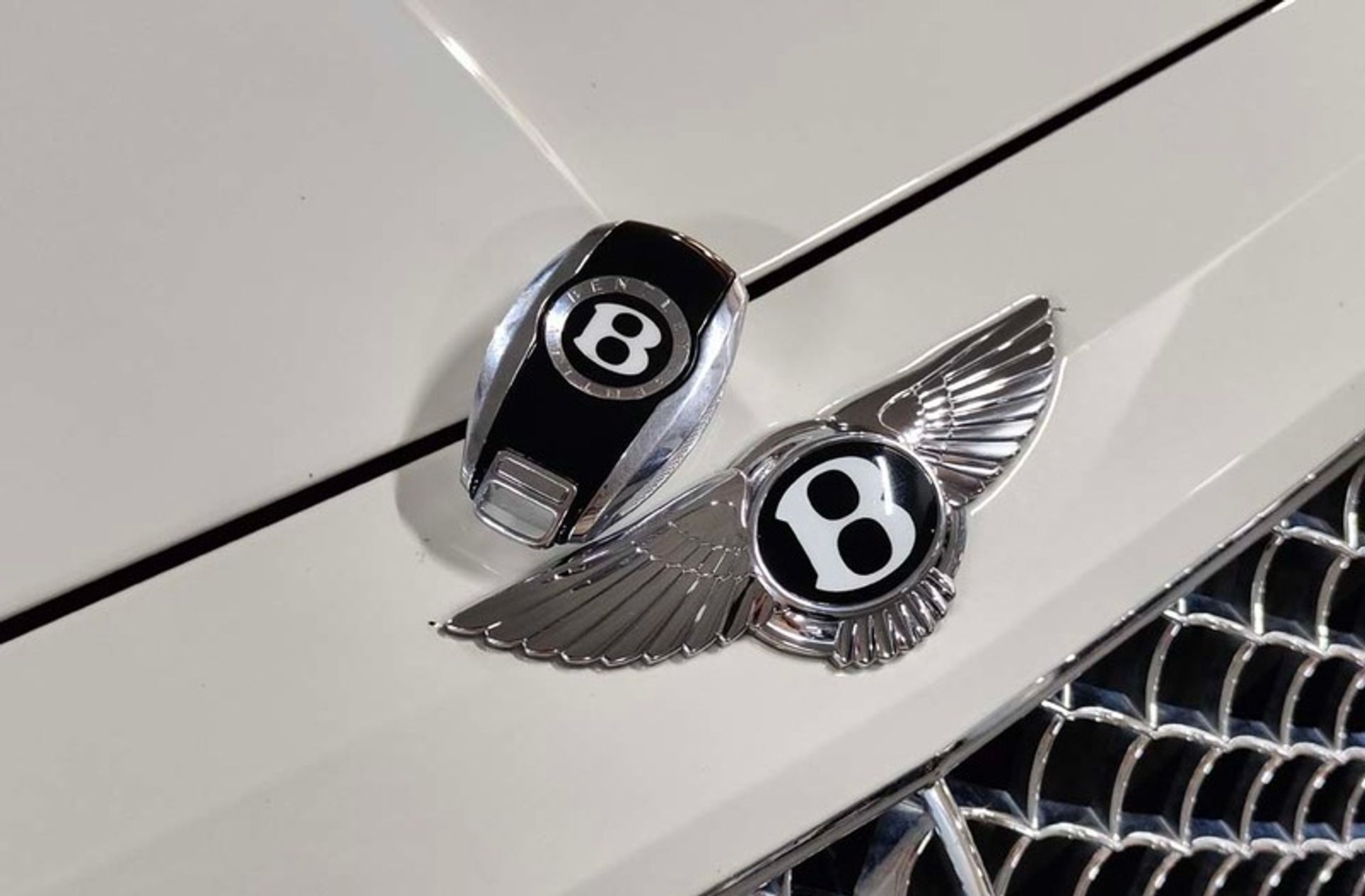 Bentley Bentayga 3.0 Hybrid 4WD - foto 27