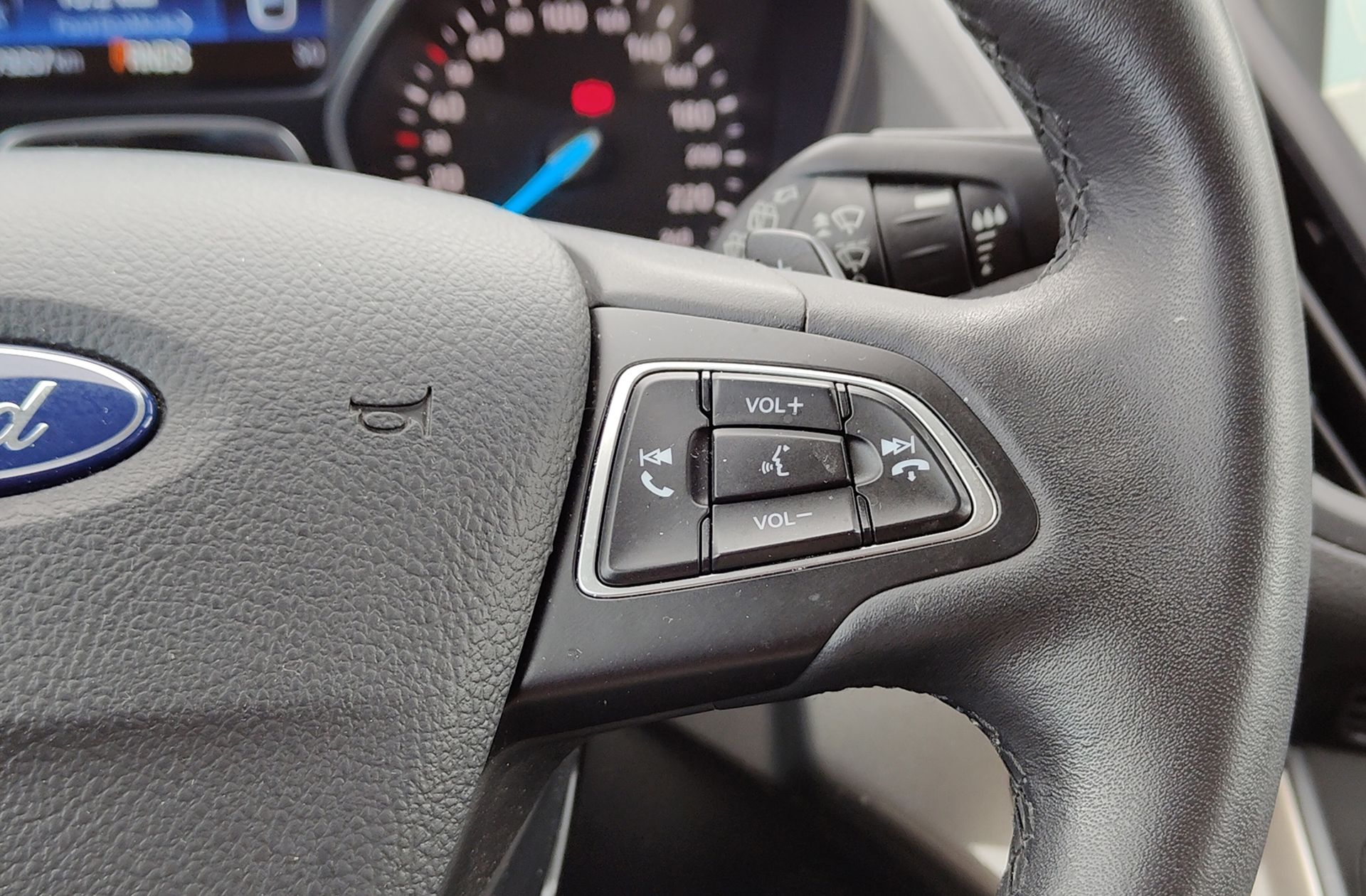 Ford Kuga 1.5 EcoBoost Titanium 4x4 - foto 31