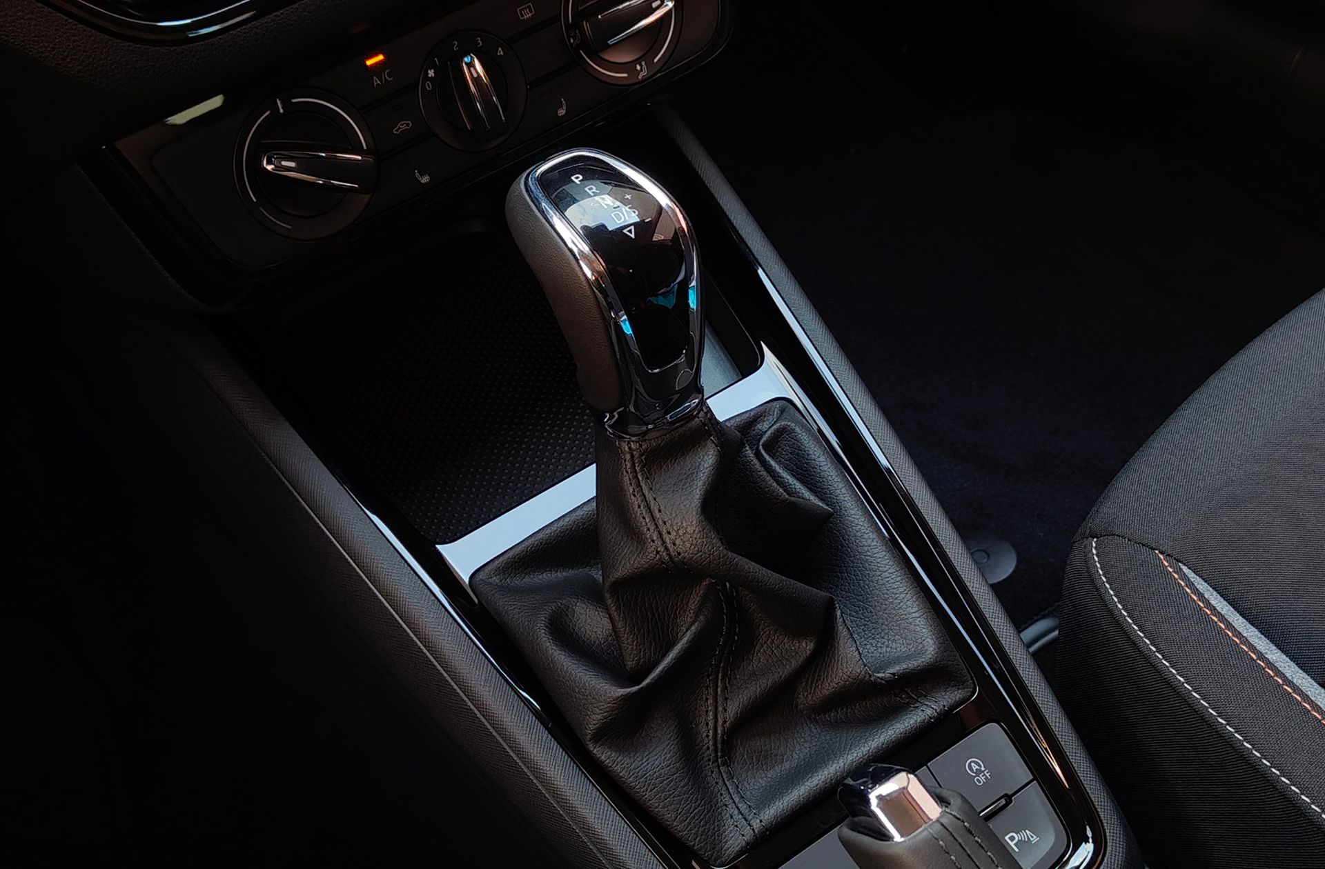 Škoda Kamiq 1.0 TSI Selection DSG - foto 5
