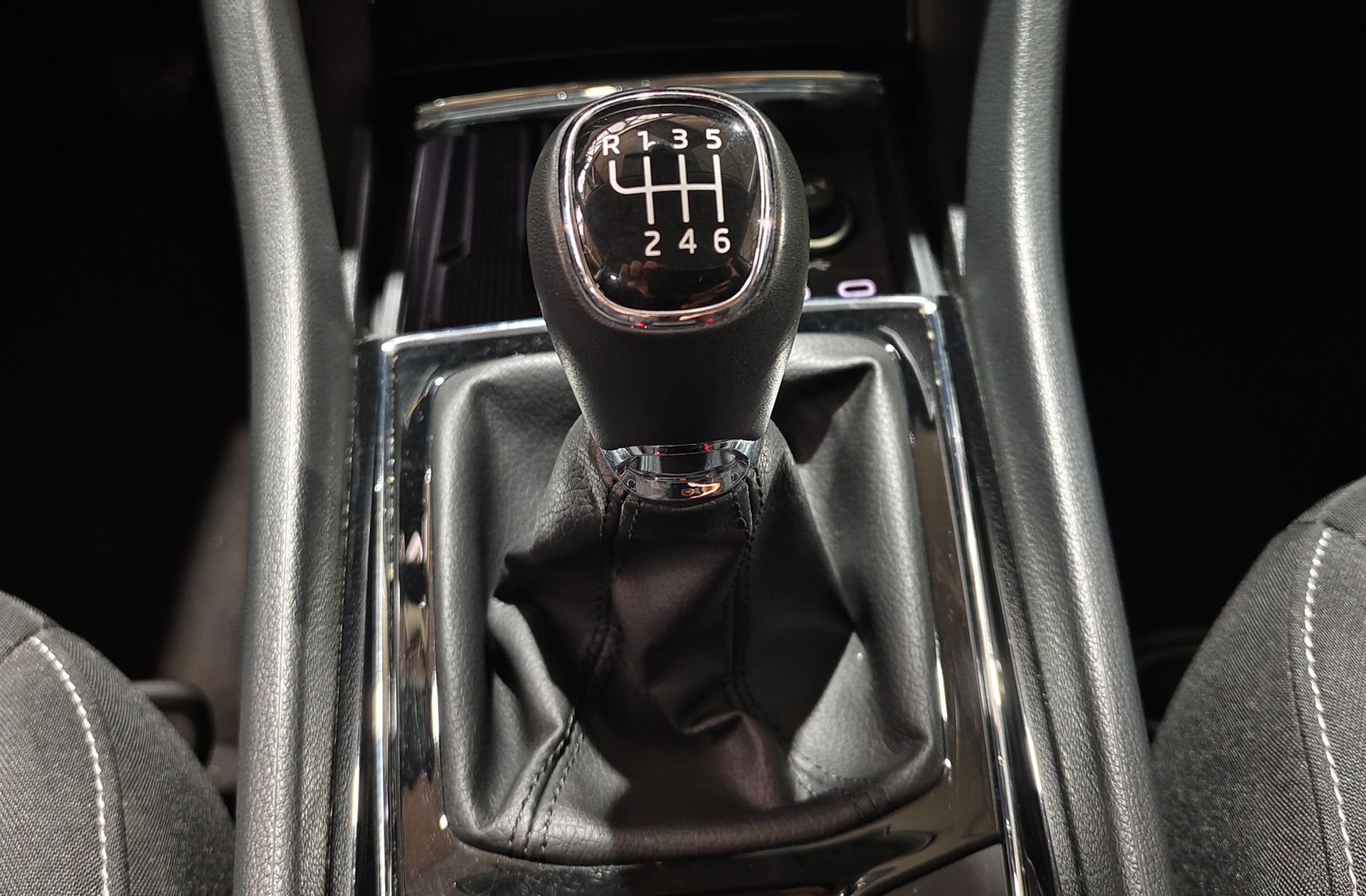 Škoda Karoq 2.0 TDI Selection - foto 5