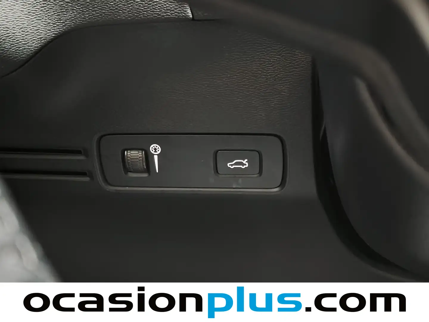 Foto Volvo XC40 Volvo XC40 T2 Momentum Core (129 CV)