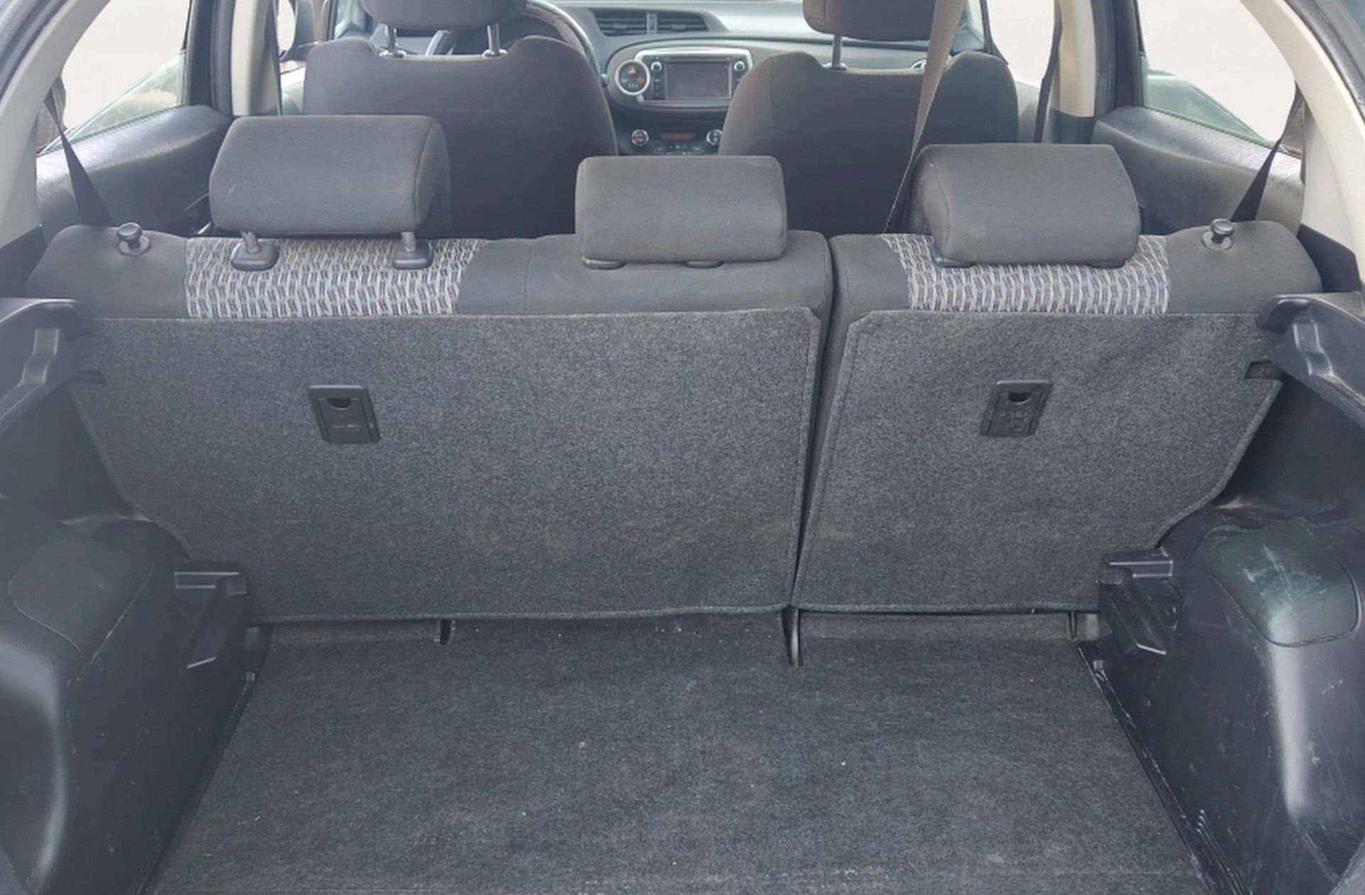 Toyota Yaris 90D Active - foto 12