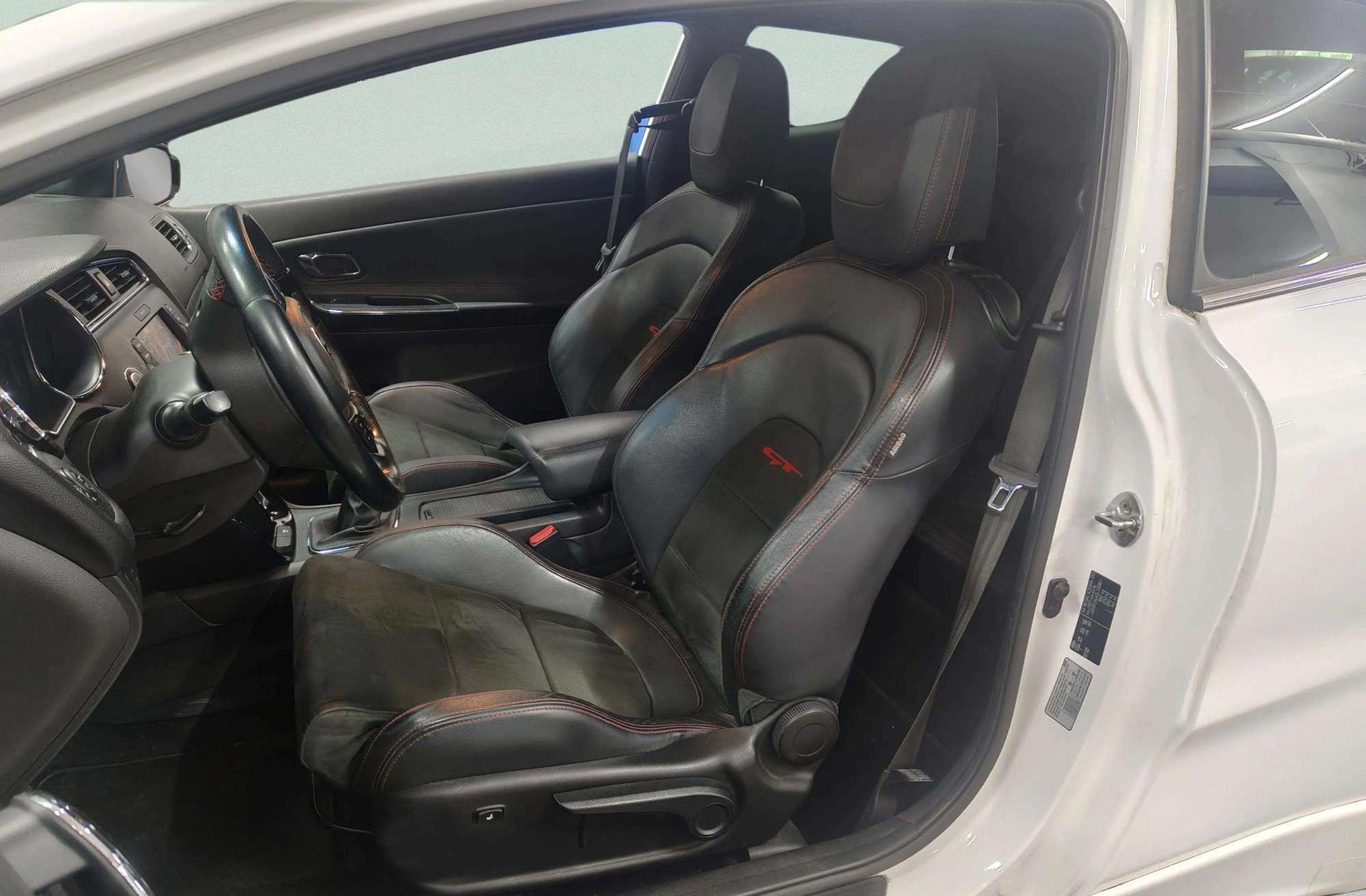 Kia ProCeed 1.6 T-GDi GT - foto 11