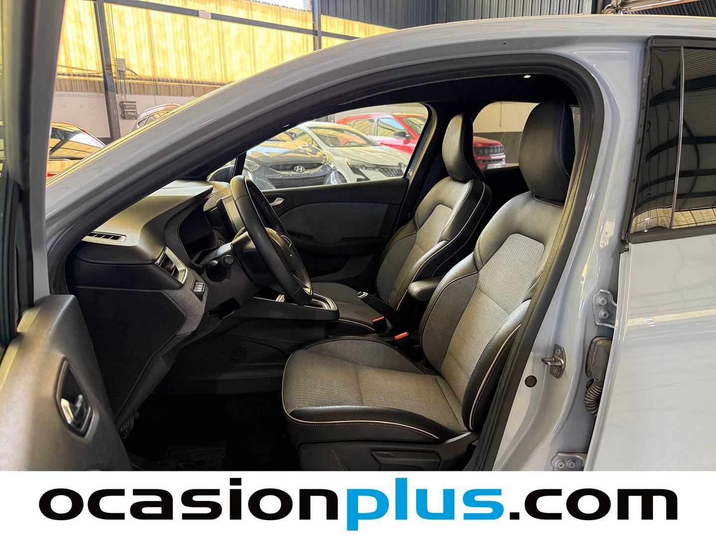 Foto asientos delanteros Renault Clio Renault Clio Techno E-Tech full Híbrido (143 CV)