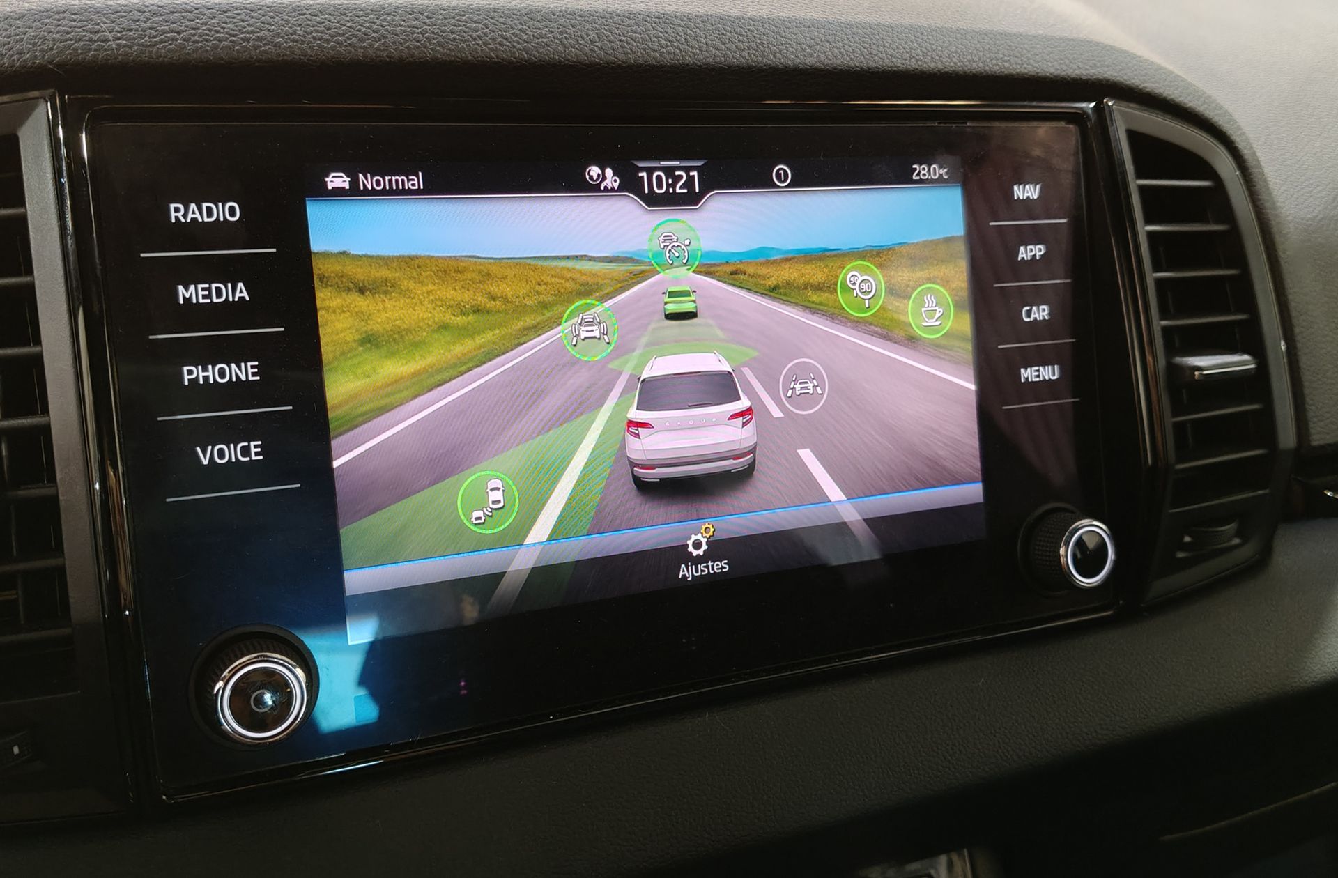 Škoda Karoq 1.5 TSI ACT Sportline DSG - foto 12