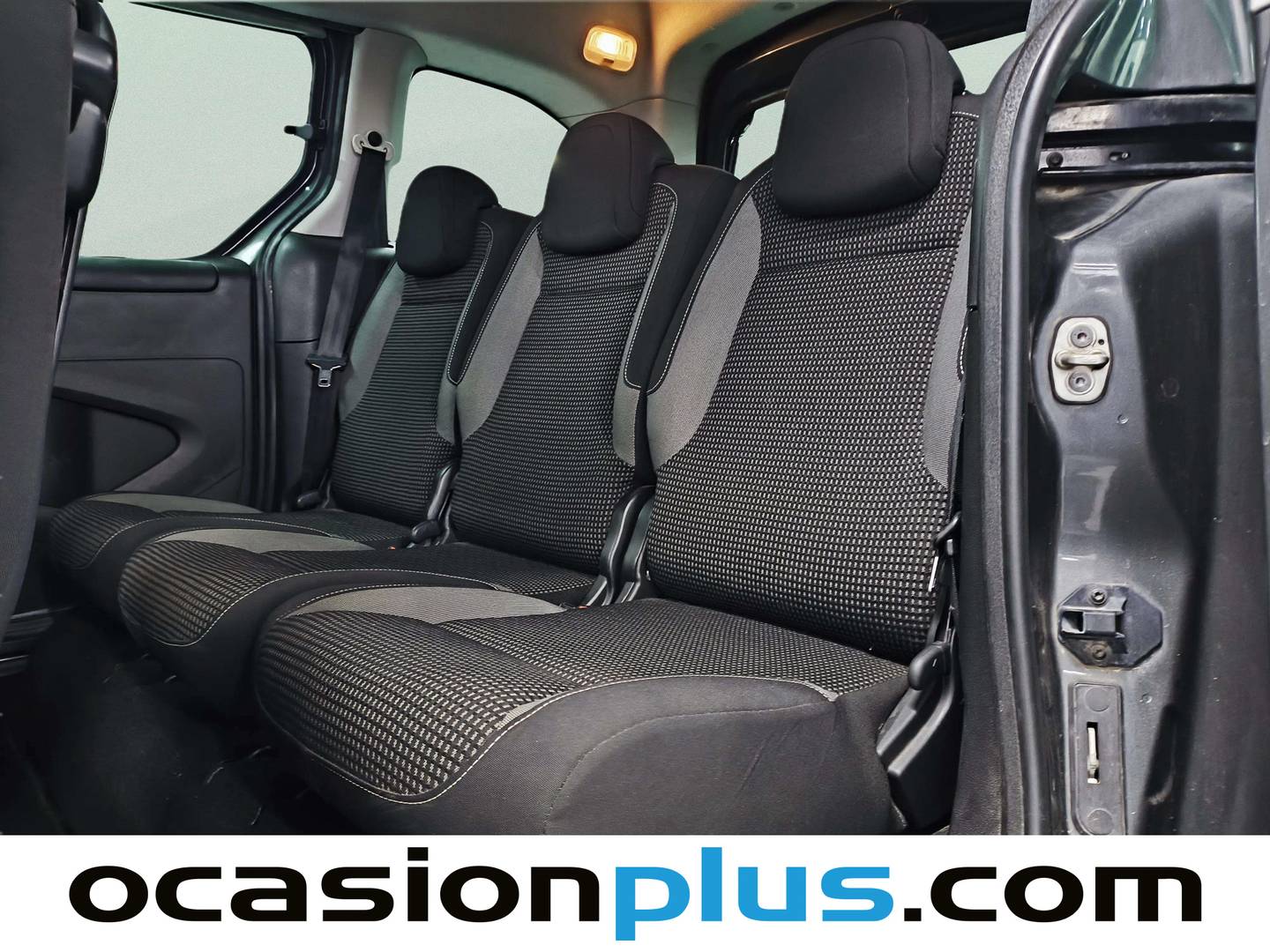 Foto asientos traseros Peugeot Partner Peugeot Partner Tepee Combi 1.6 BlueHDi Outdoor (100 CV)