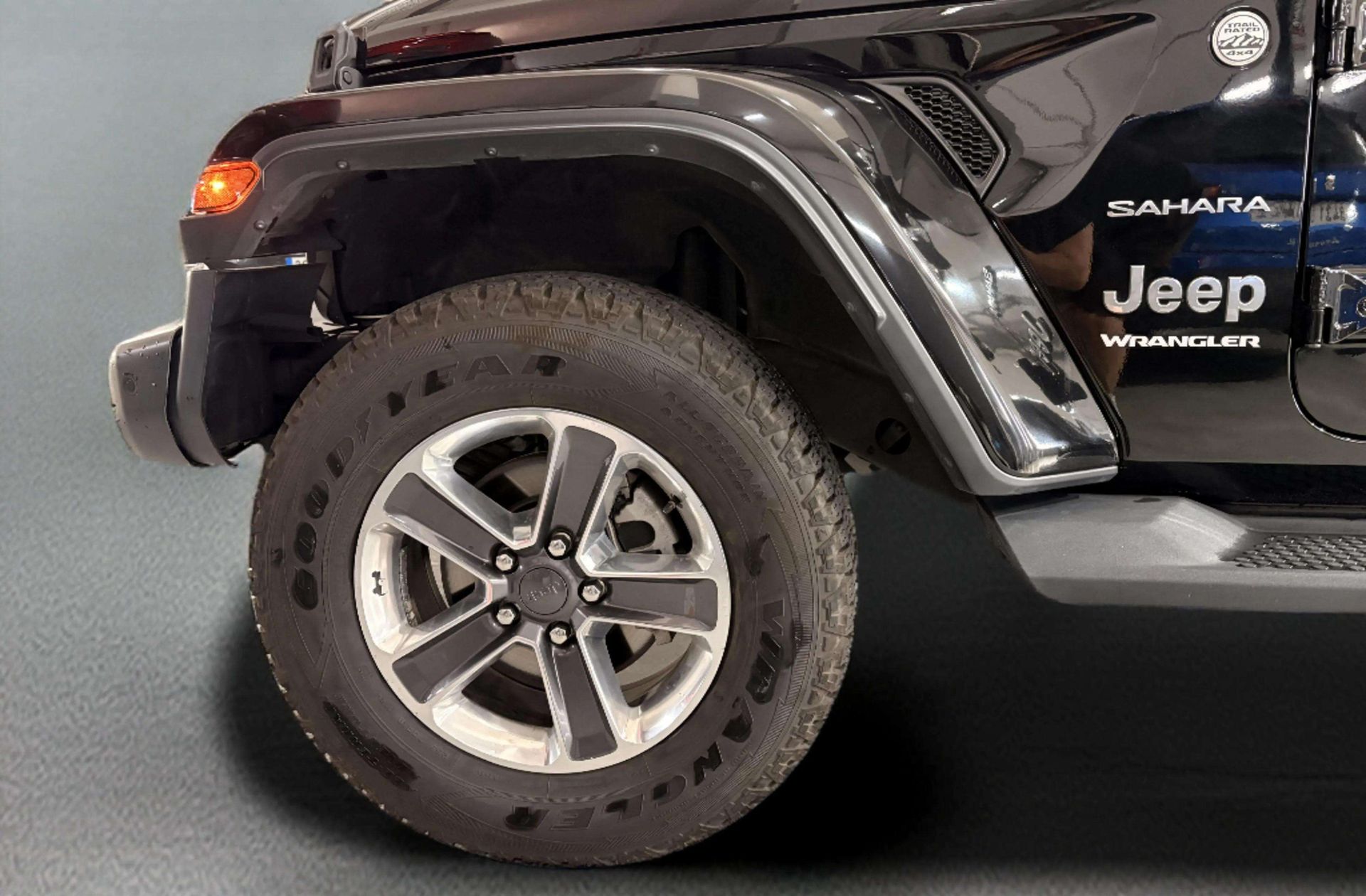 Jeep Wrangler 2.2 CRD Sahara 8ATX - foto 36