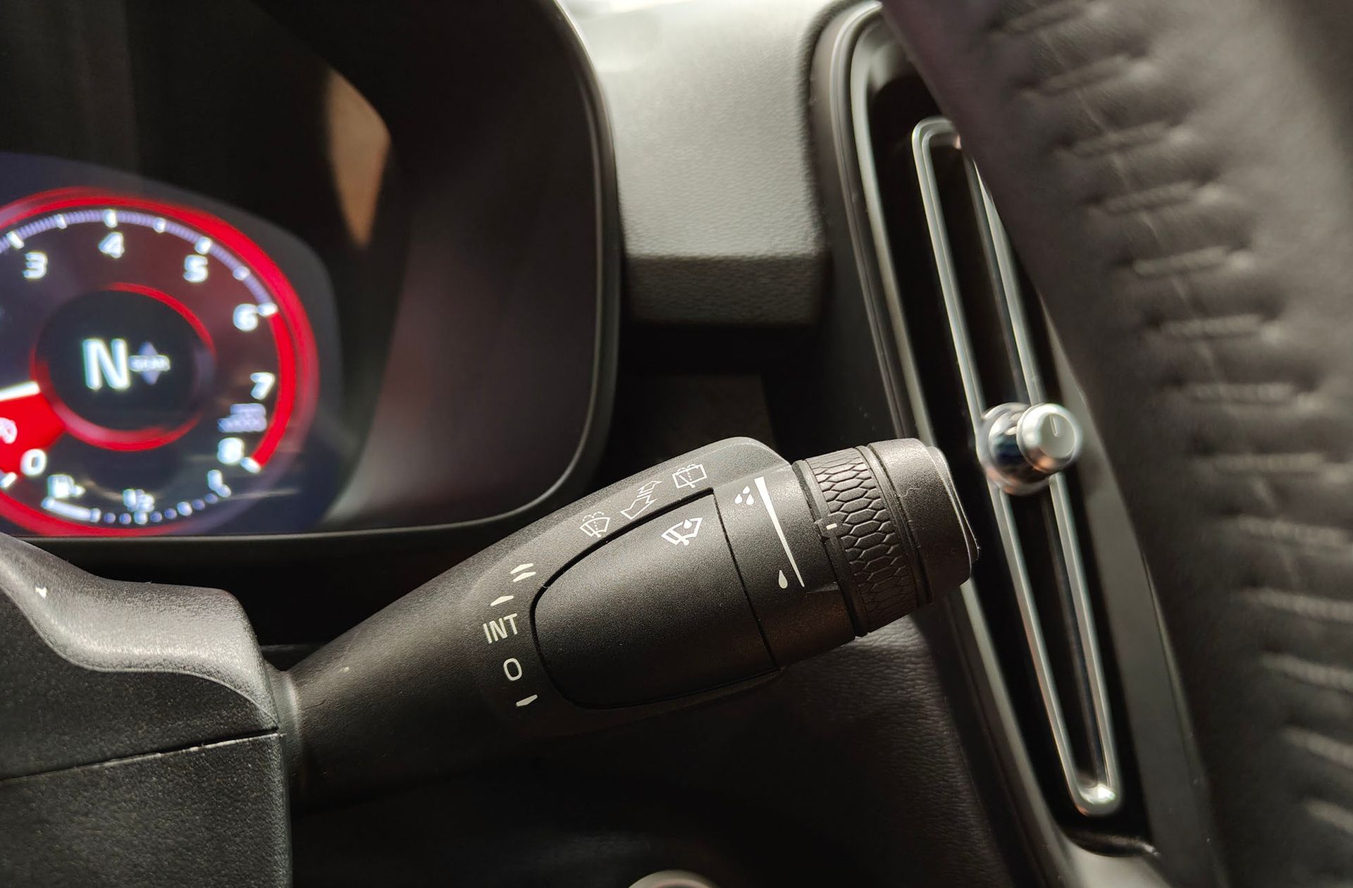 Volvo XC40 T2 Momentum Core - foto 28