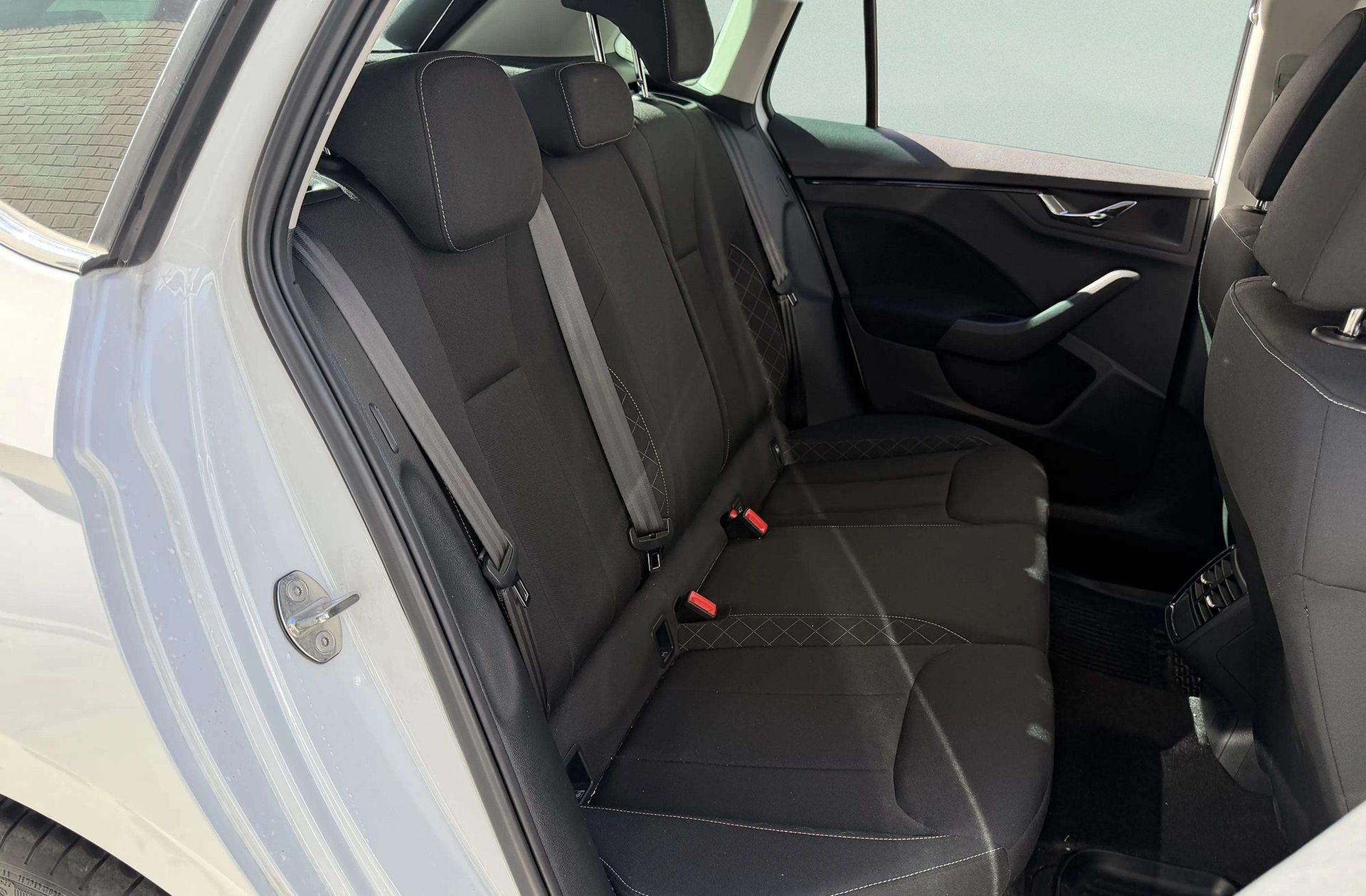 Škoda Kamiq 1.0 TSI Ambition - foto 15
