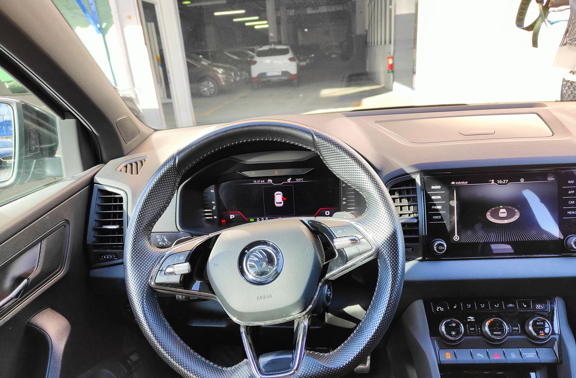 Škoda Karoq 1.5 TSI ACT Sportline DSG - foto 29