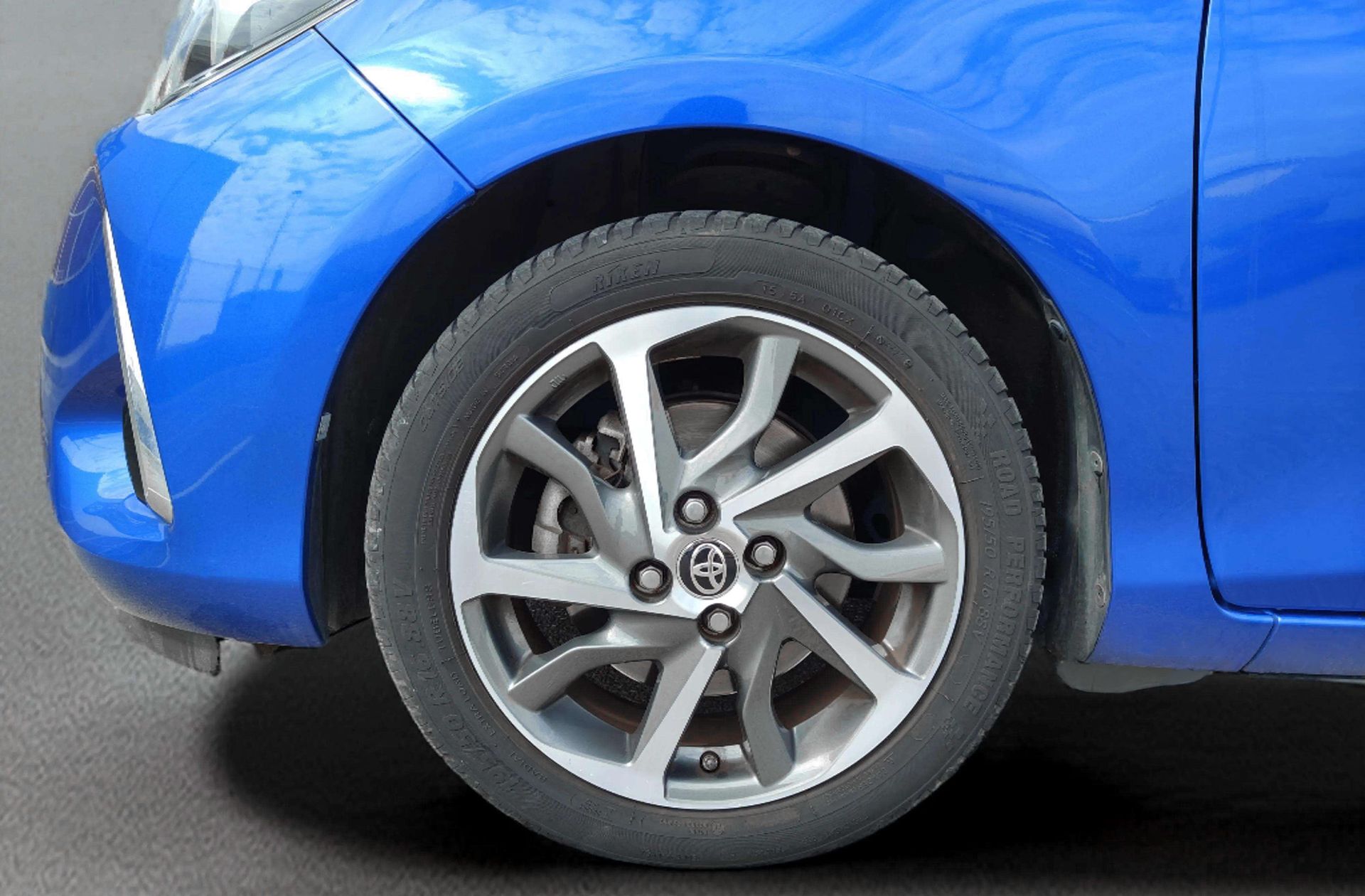 Toyota Yaris 100H Feel - foto 32