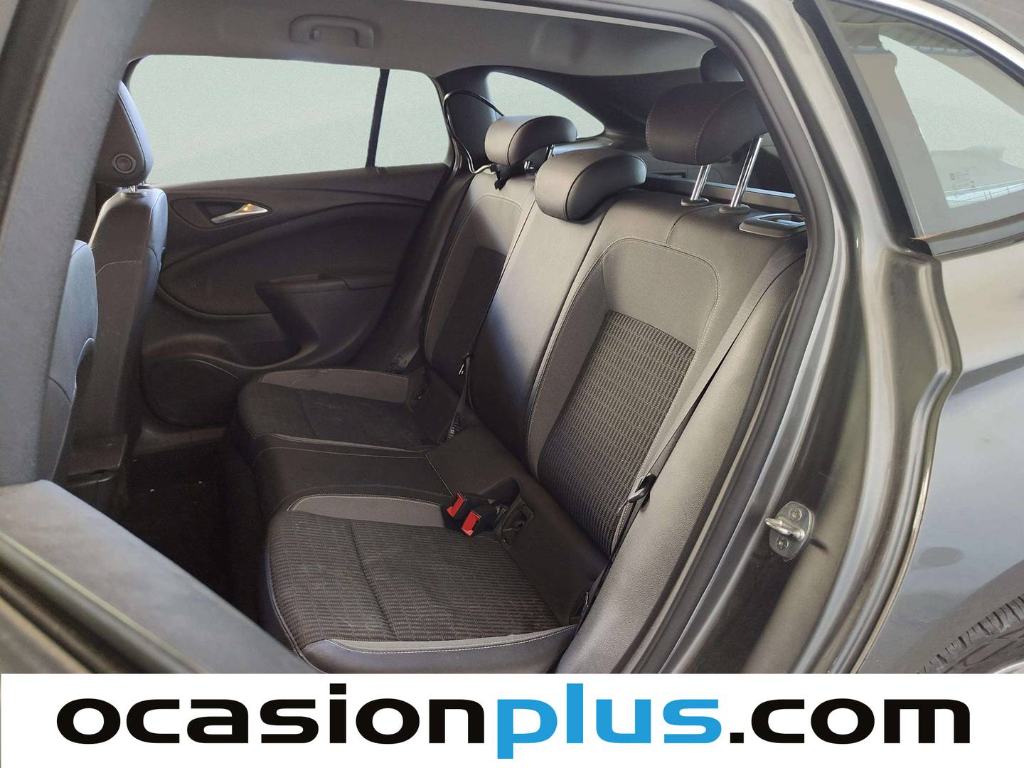 Foto asientos traseros Opel Astra Opel Astra Sports Tourer 1.2 Turbo SHT GS Line (130 CV)