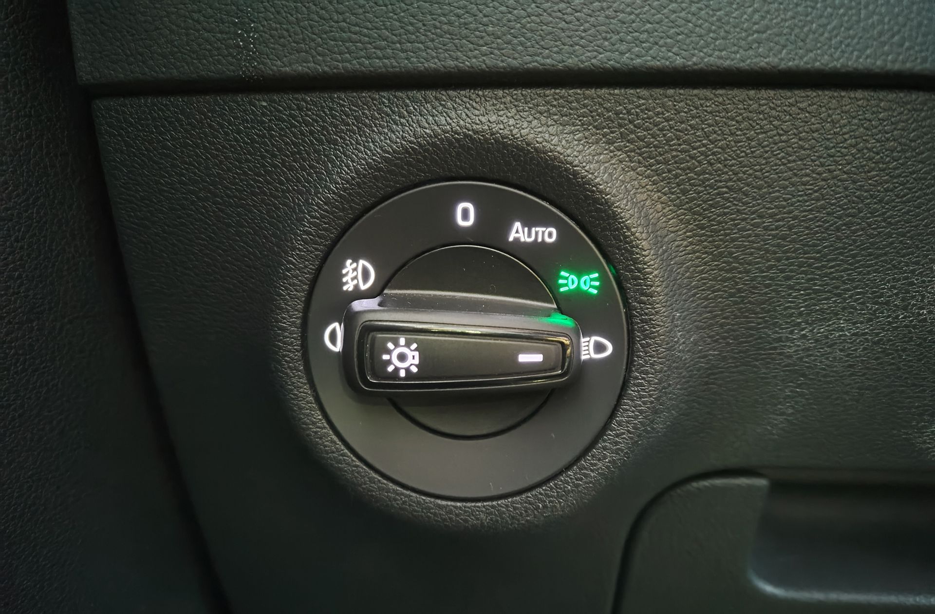 Škoda Karoq 2.0 TDI Selection - foto 22