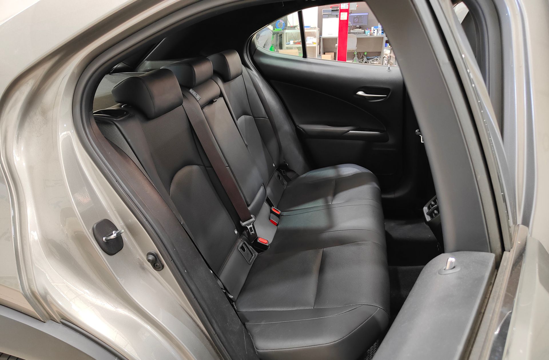 Lexus UX 250h Luxury - foto 21