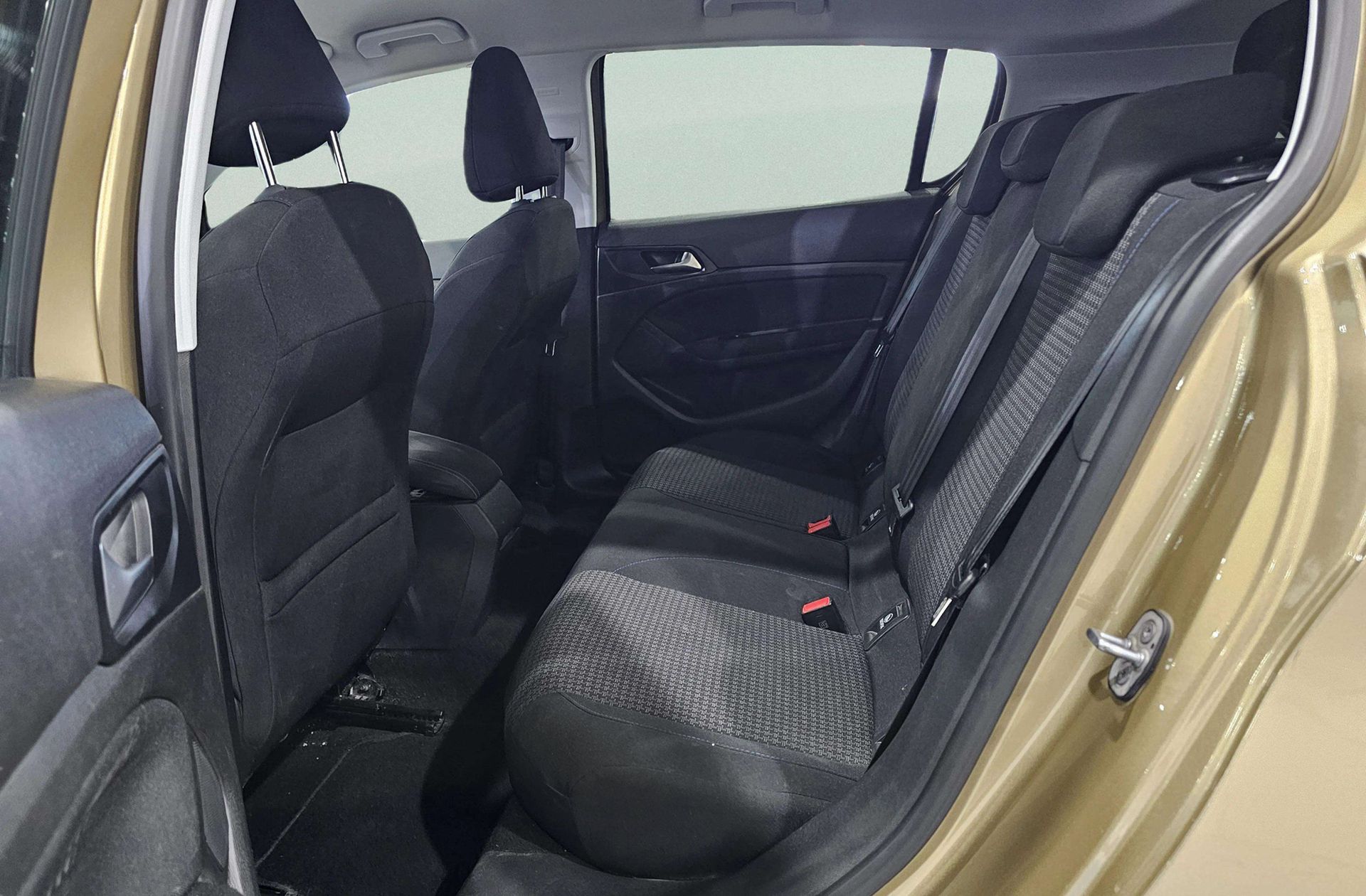 Peugeot 308 BlueHDi 130 Style EAT8 - foto 11