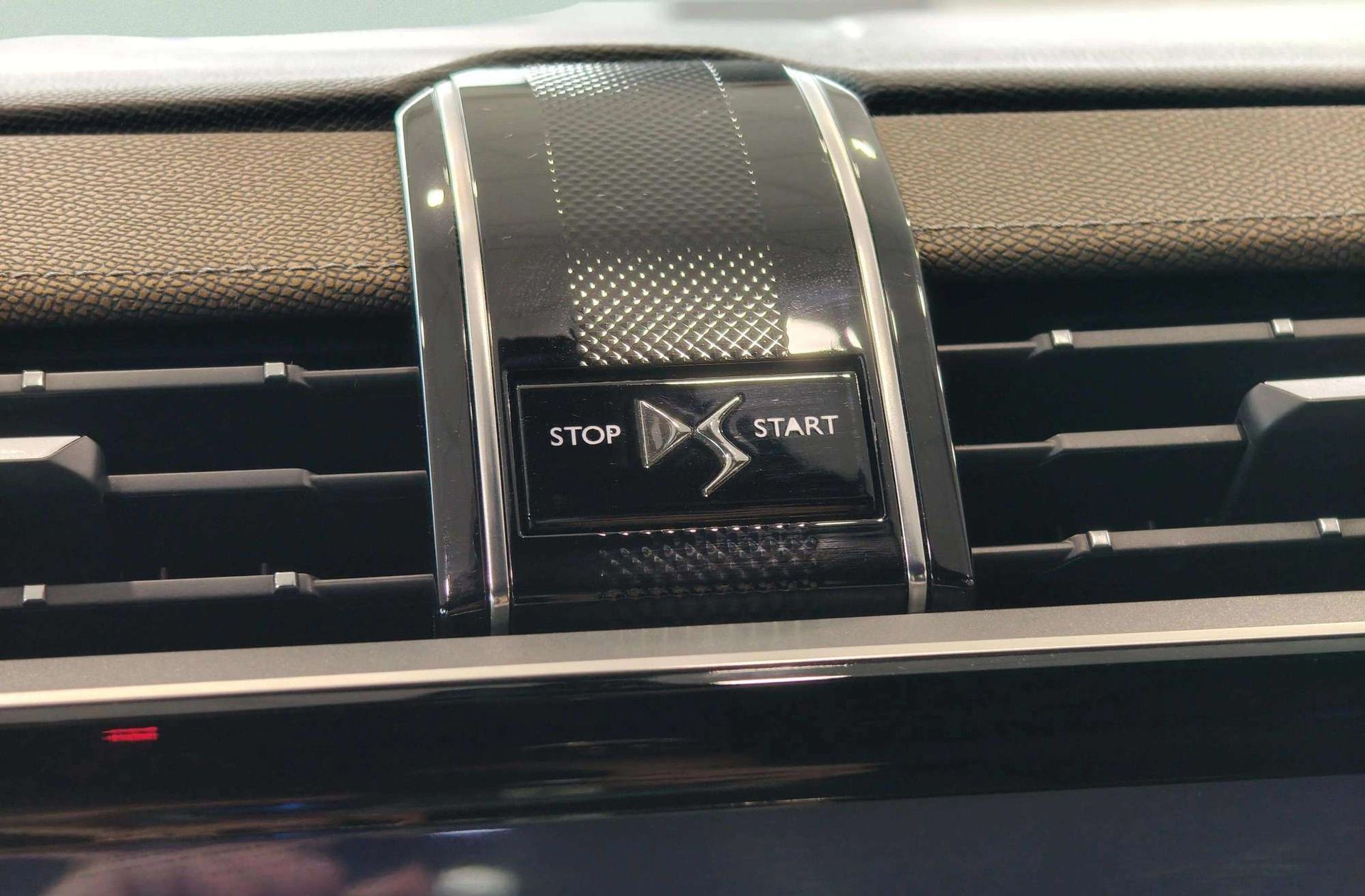DS 7 Crossback PureTech 130 So Chic - foto 36