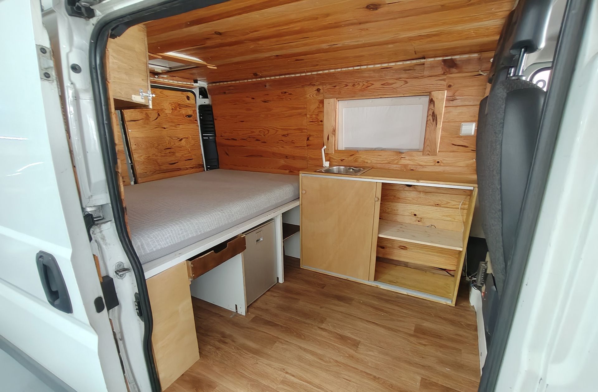 Citroën Jumper Furgon BlueHDi 110 30 L1H1 Semi-camperizada 3 plazas - foto 16