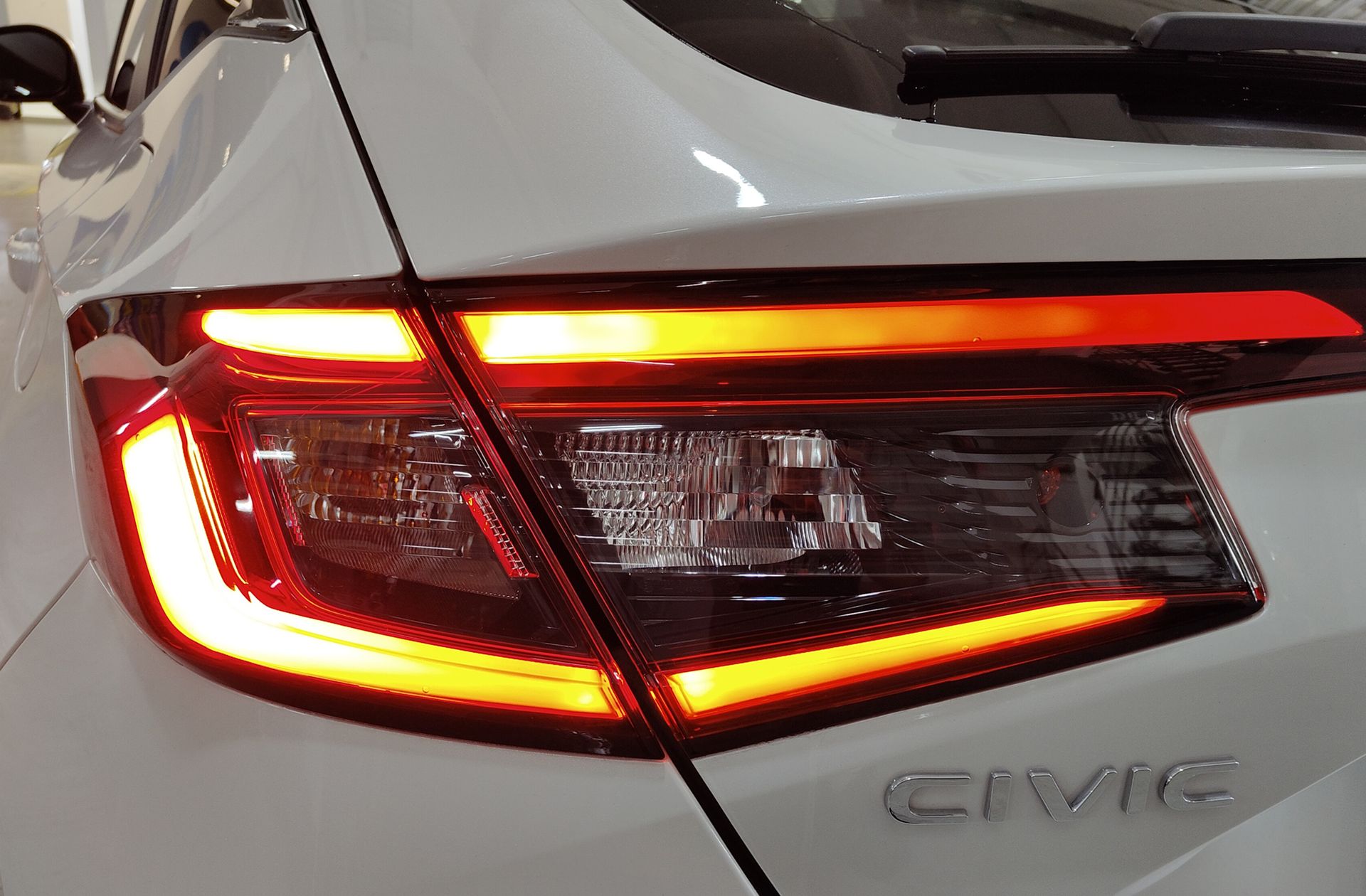 Honda Civic 2.0 i-MMD Elegance CVT - foto 16
