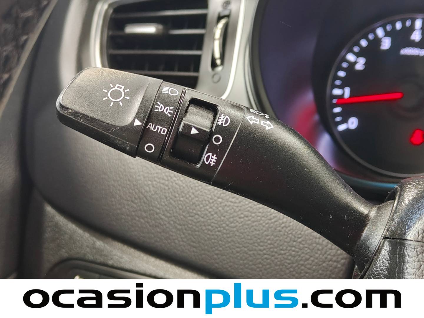 Extras y acabados del KIA Carens KIA Carens 1.6 GDi Concept (135 CV)