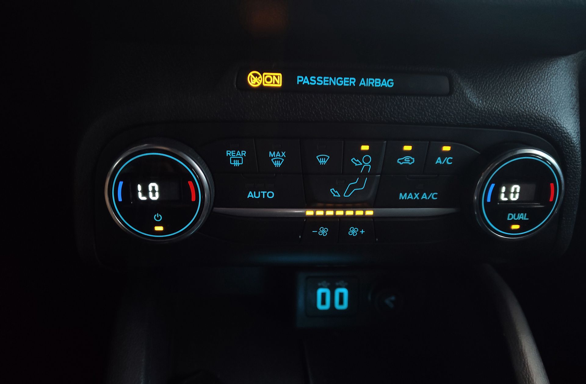 Ford Focus 1.0 EcoBoost MHEV ST-Line X - foto 30