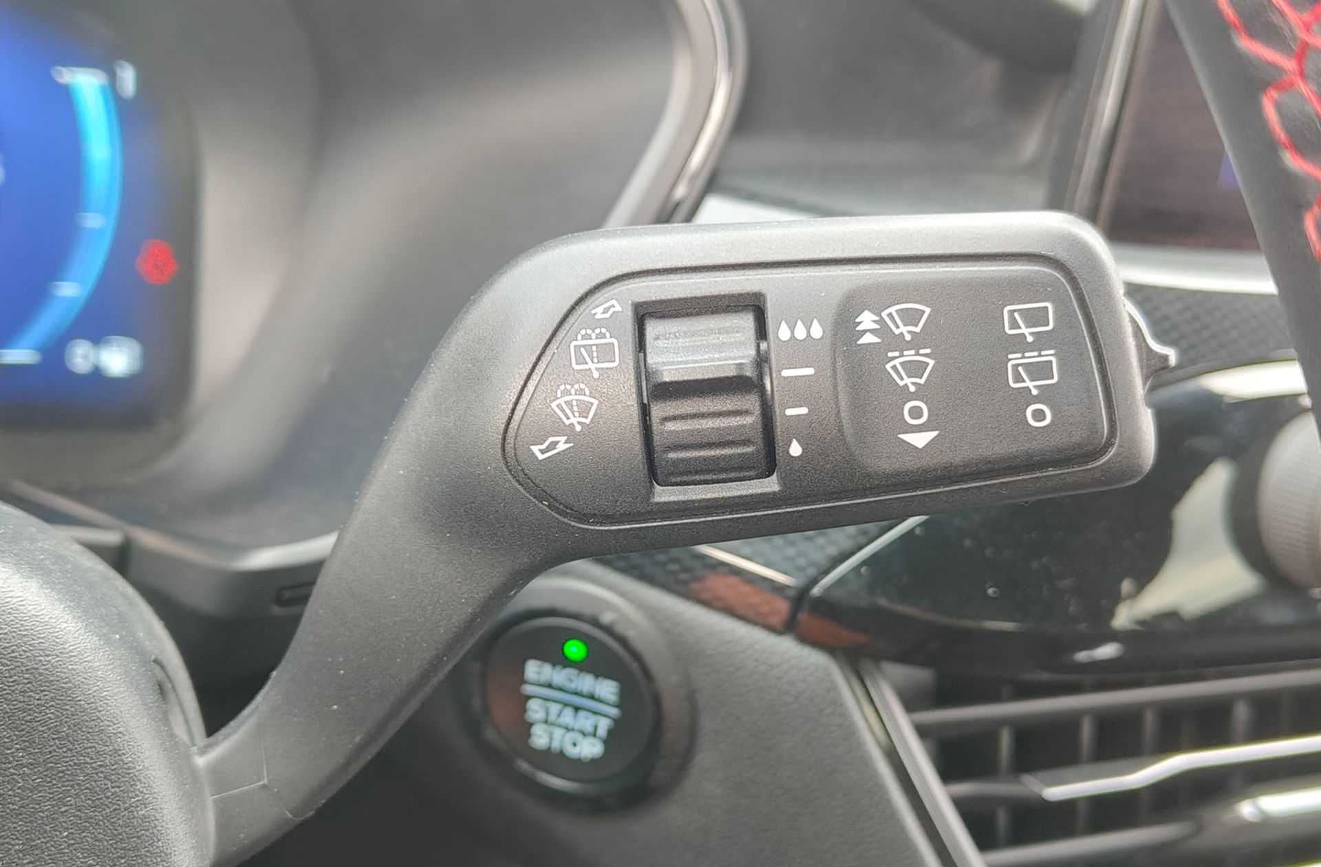 Ford Kuga 1.5 EcoBlue ST-Line - foto 30