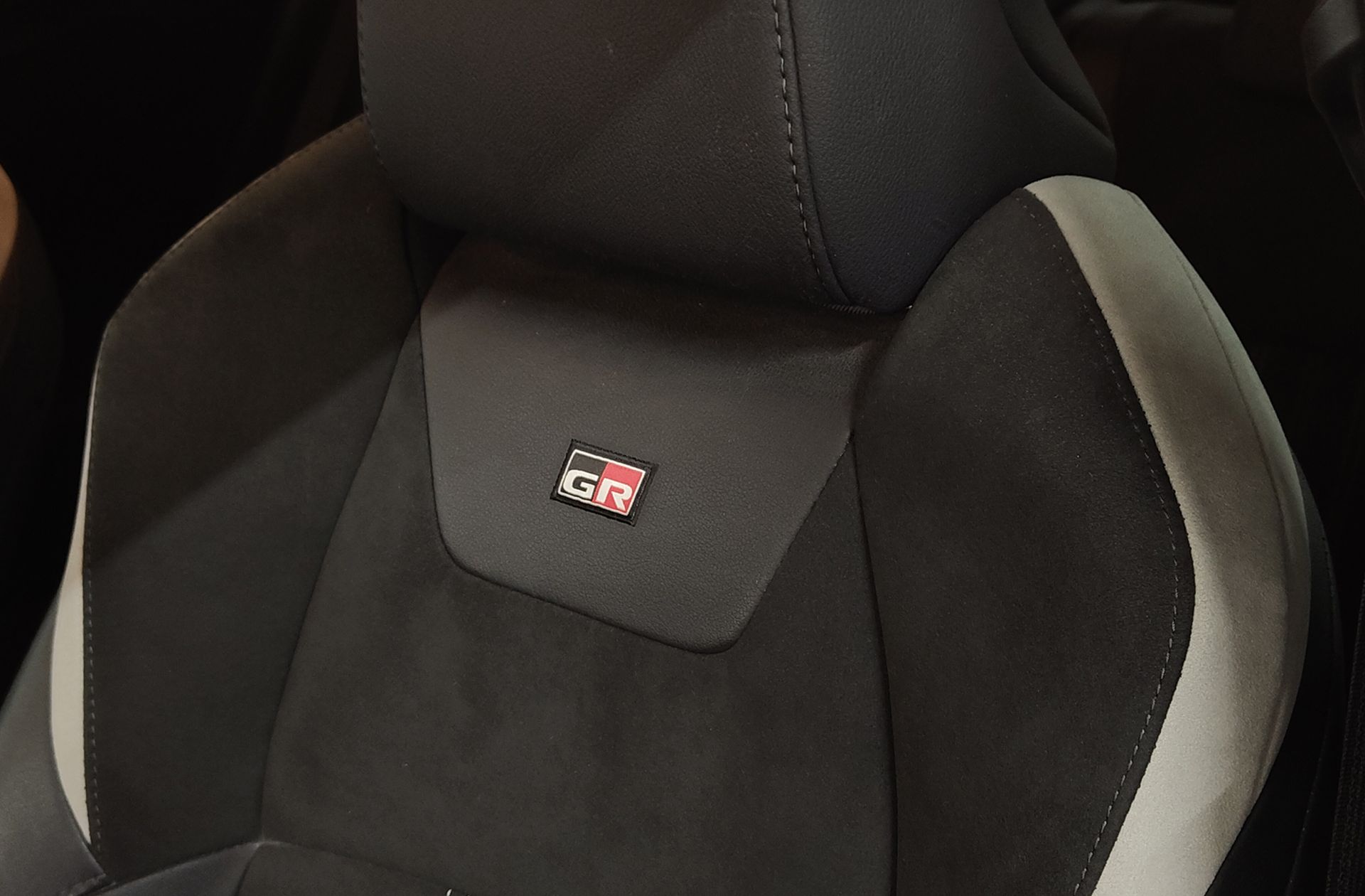 Toyota C-HR 180H GR Sport Black Edition - foto 8