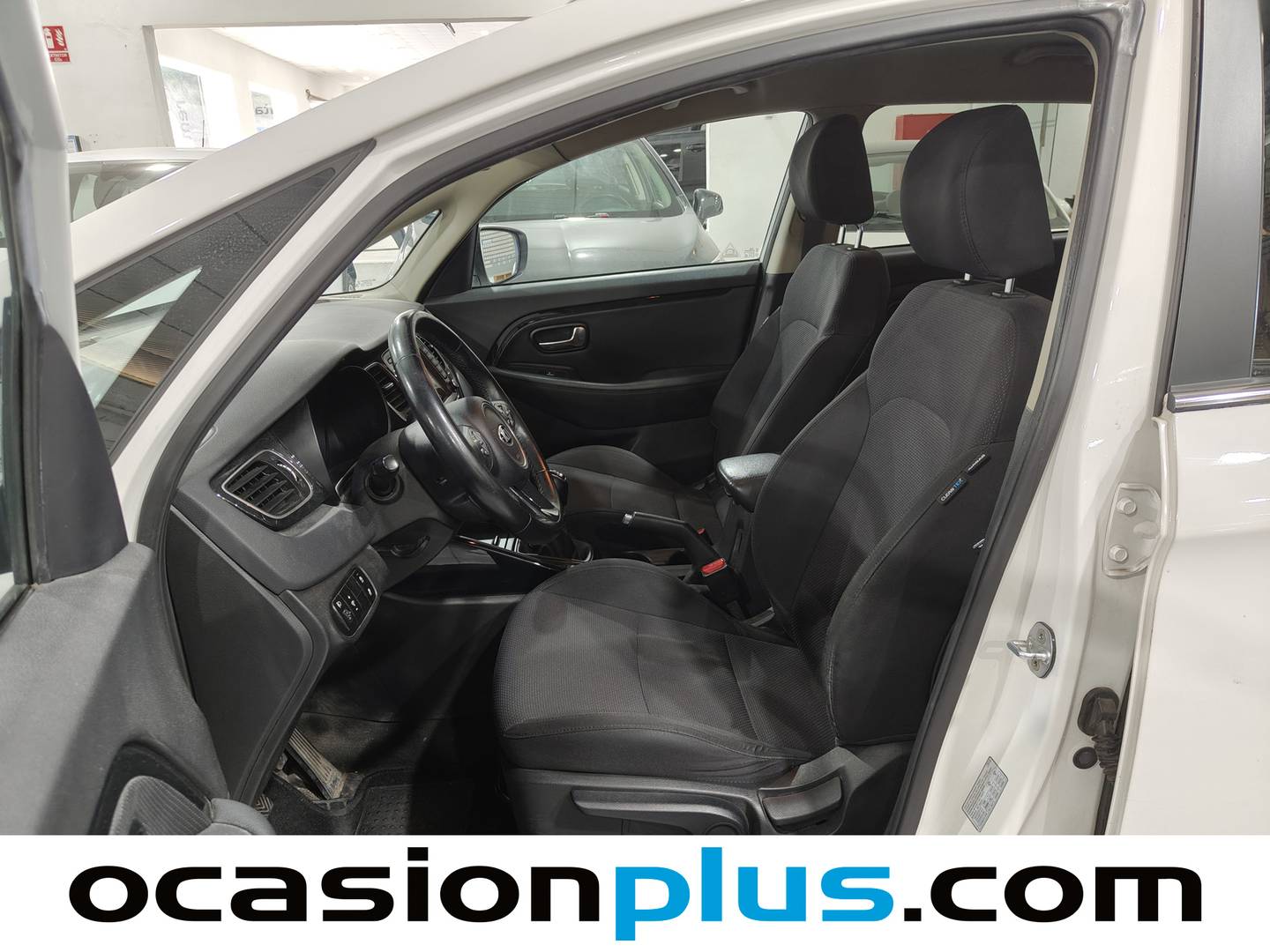 Foto asientos delanteros KIA Carens KIA Carens 1.6 GDi UEFA Euro 2016 Eco-Dynamics (135 CV)