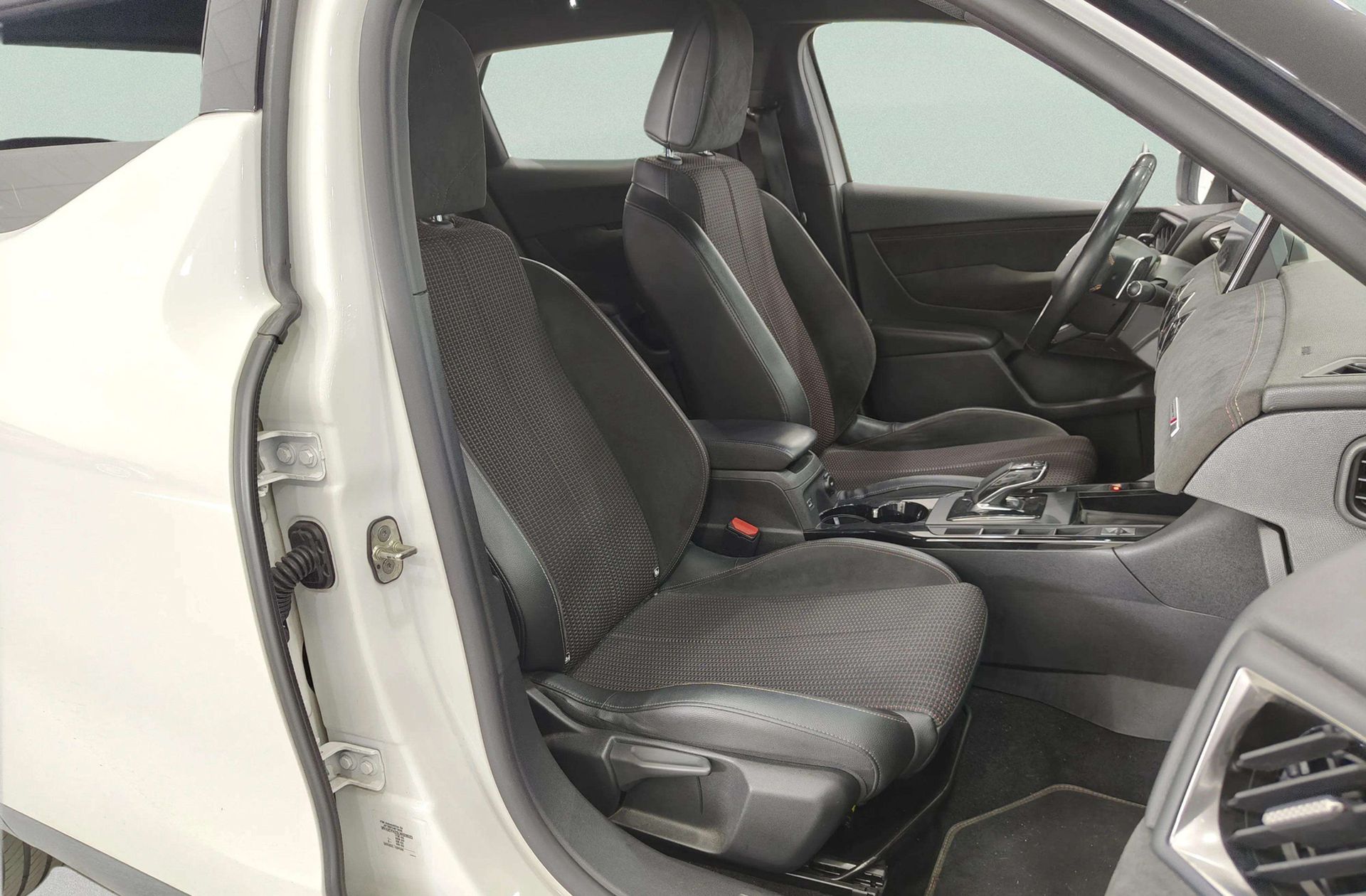 DS 3 Crossback DS3 BlueHDi 130 Performance Line - foto 21