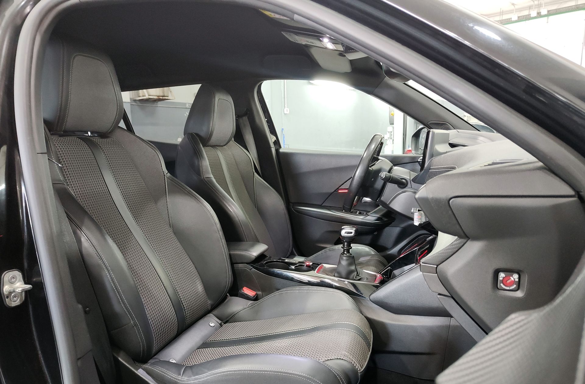Peugeot 2008 PureTech 130 GT - foto 20