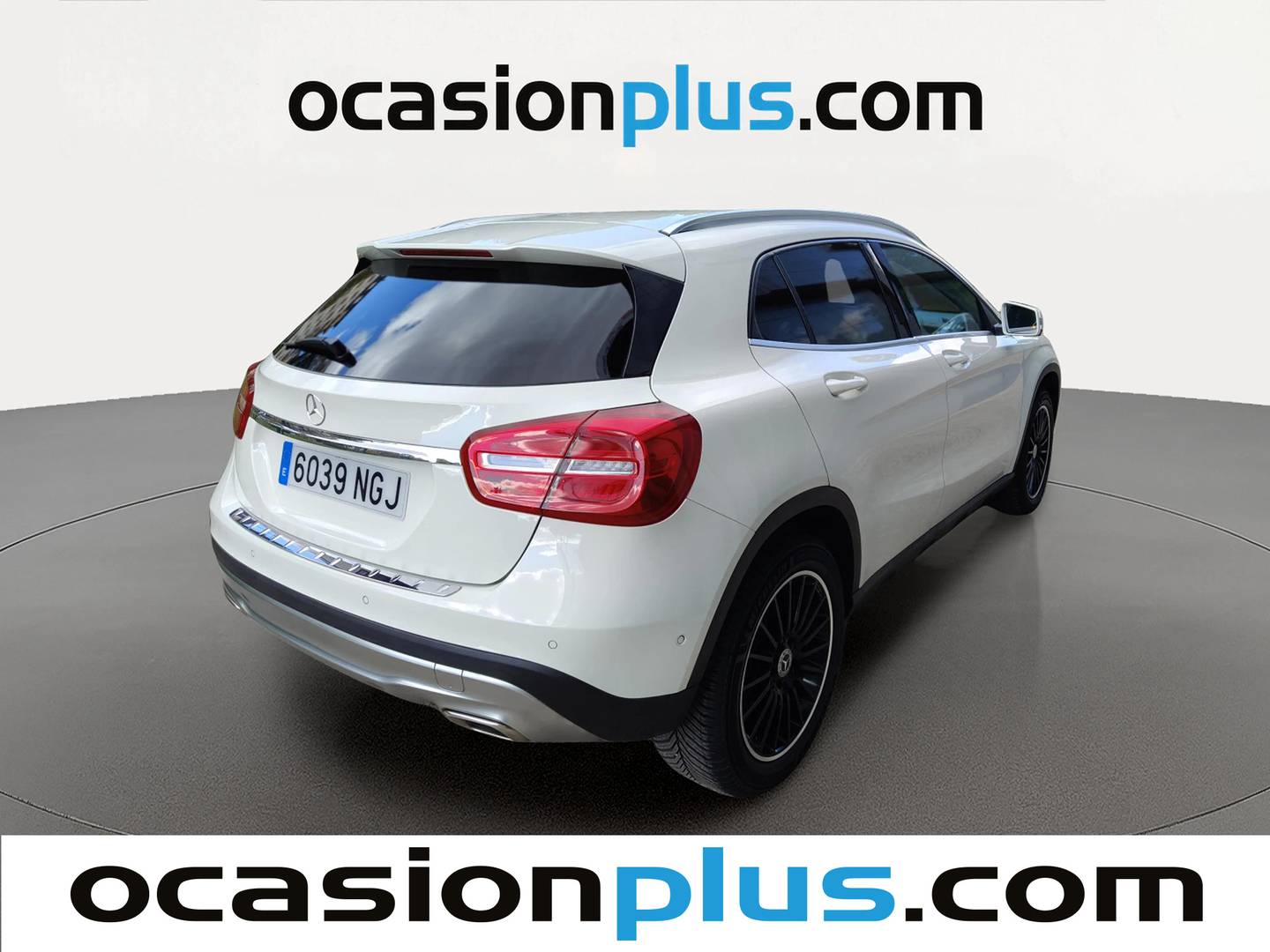 Foto trasera Mercedes GLA Mercedes GLA 200 d AMG Line (136 CV) derecha