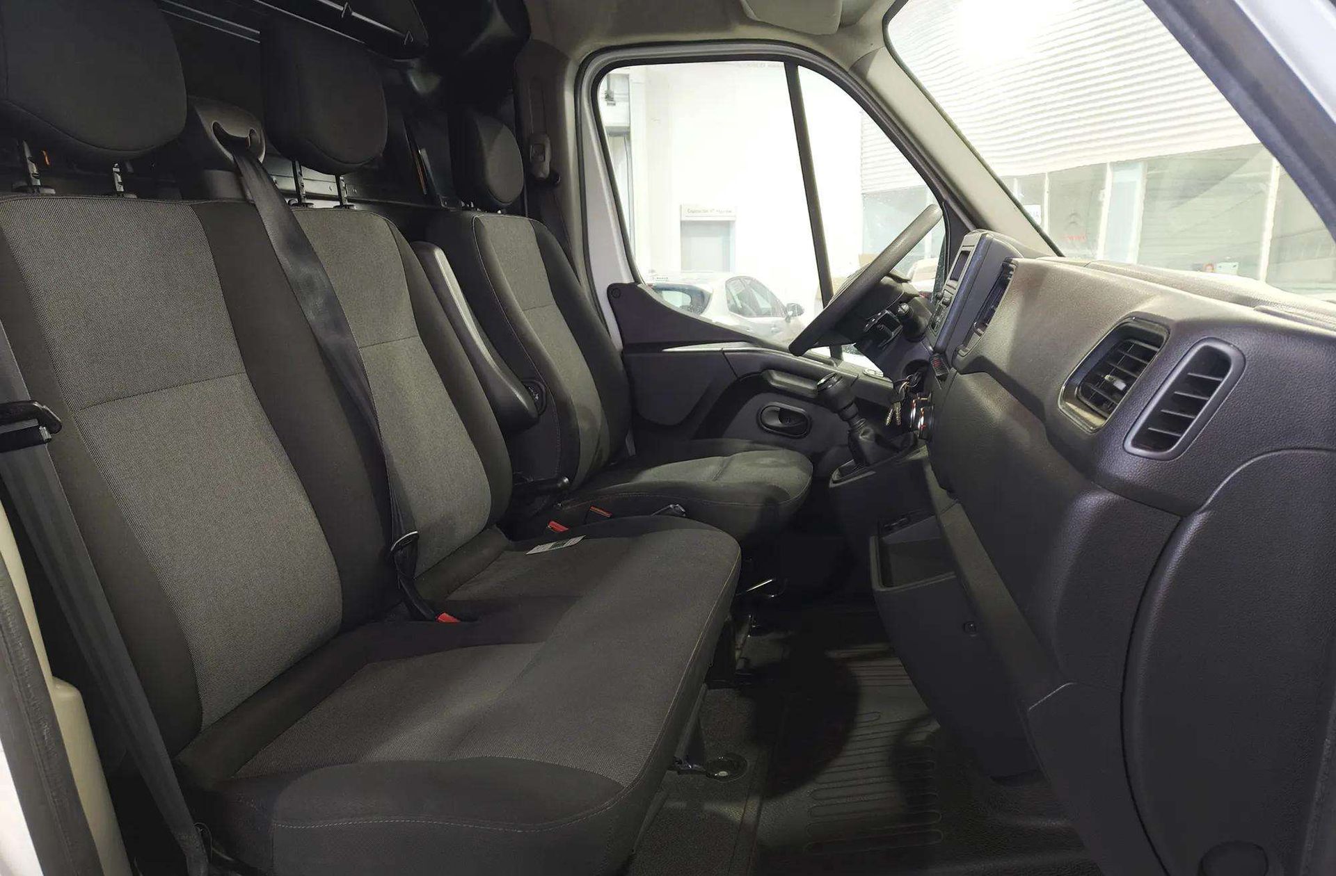 Nissan Interstar Furgon 2.3 dCi L2H2 3,5T FWD GO - foto 9