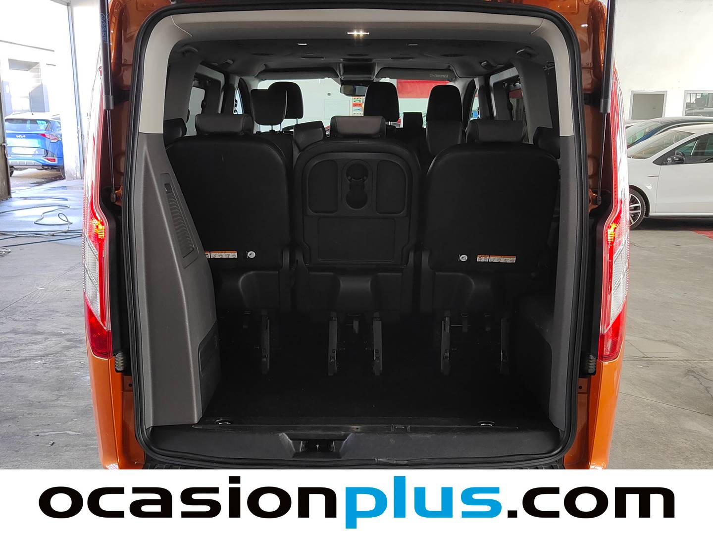 Foto Ford Tourneo Custom Ford Tourneo Custom 2.0 Ecoblue L1 Titanium Auto (130 CV) 9 Plazas siete plazas